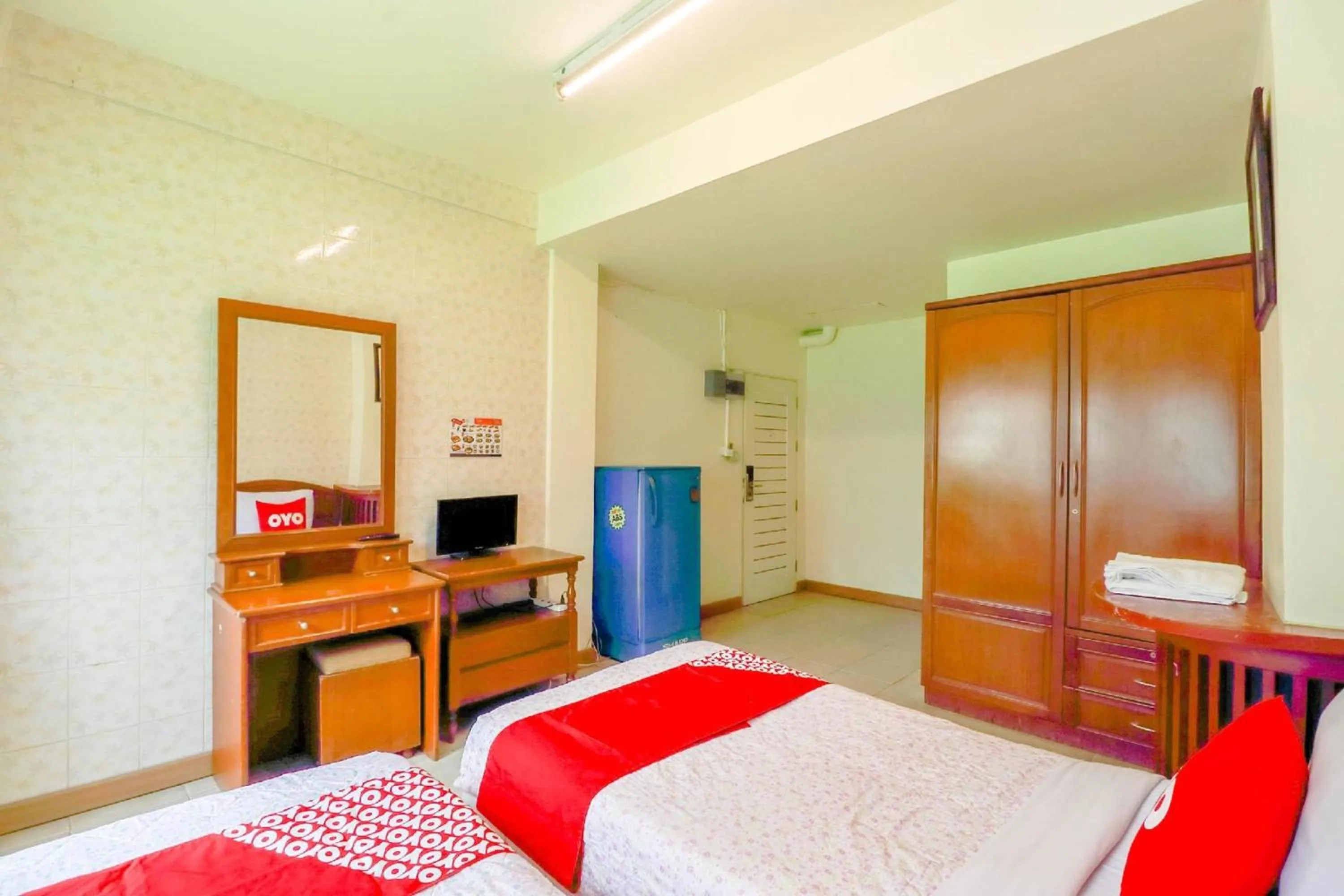 Bedroom, Bed in OYO 583 Sweethome Guest House