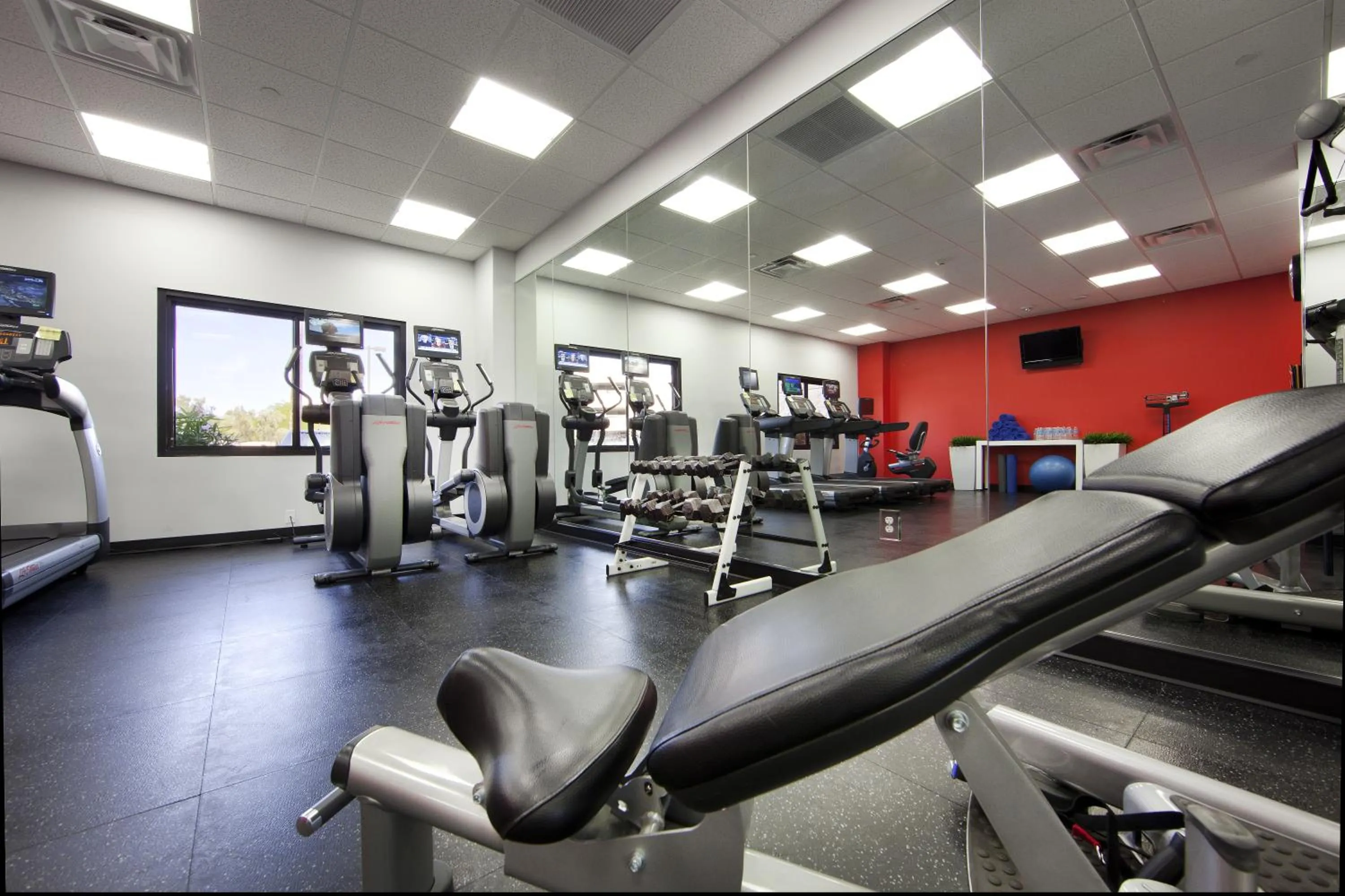 Fitness centre/facilities in Radisson Hotel Phoenix Airport