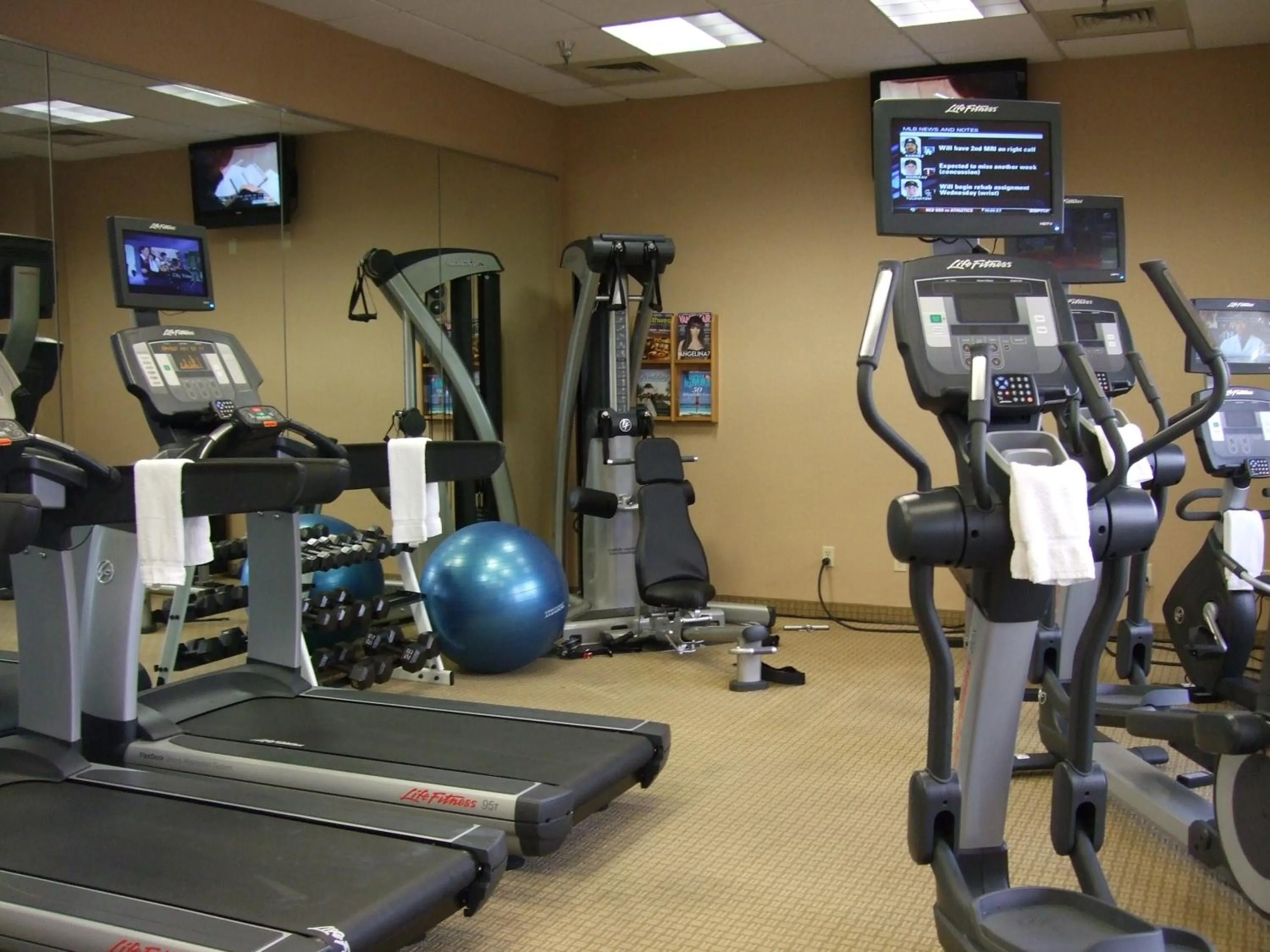Fitness centre/facilities in Radisson Hotel Phoenix Airport