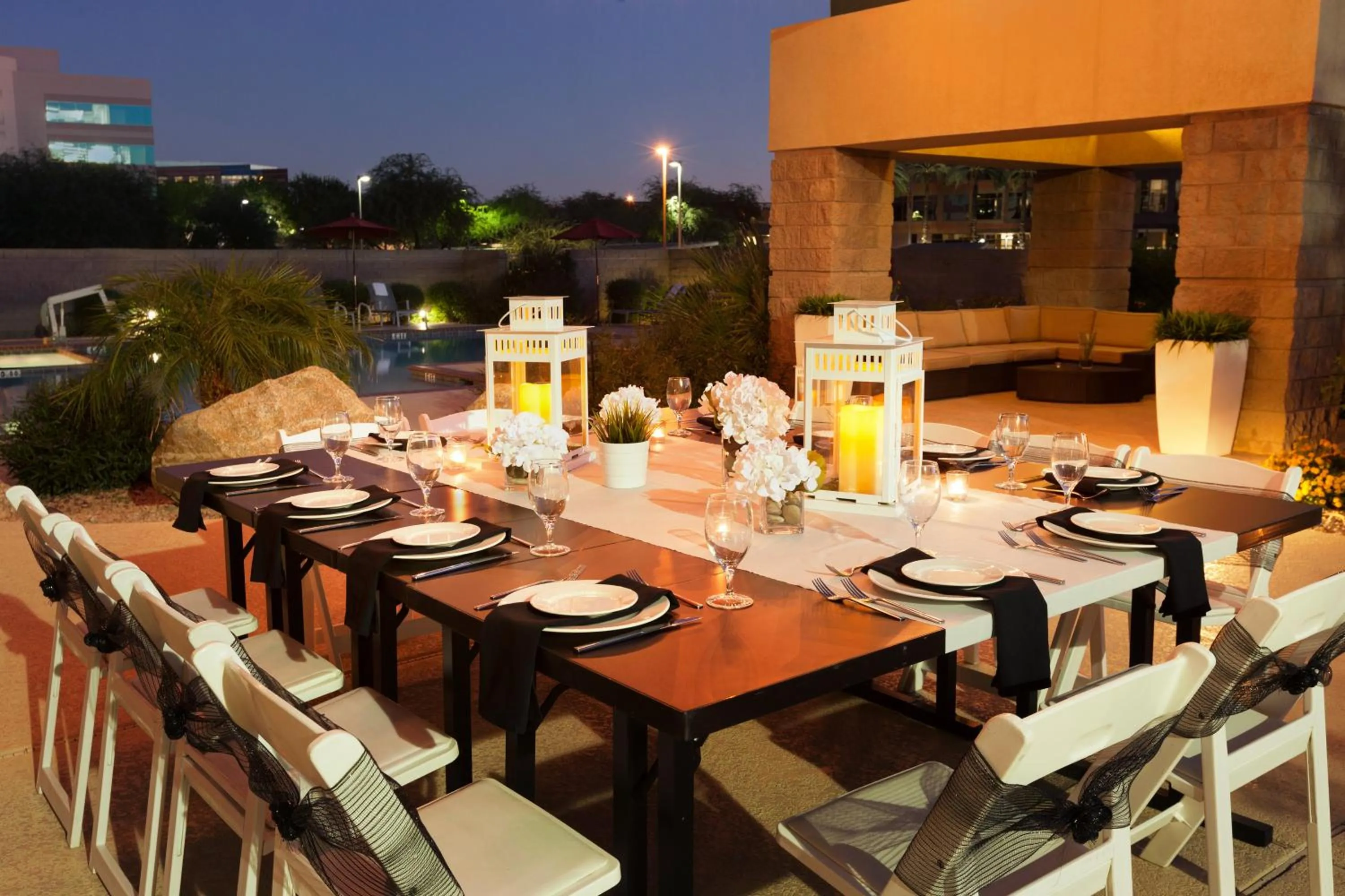 Restaurant/places to eat in Radisson Hotel Phoenix Airport