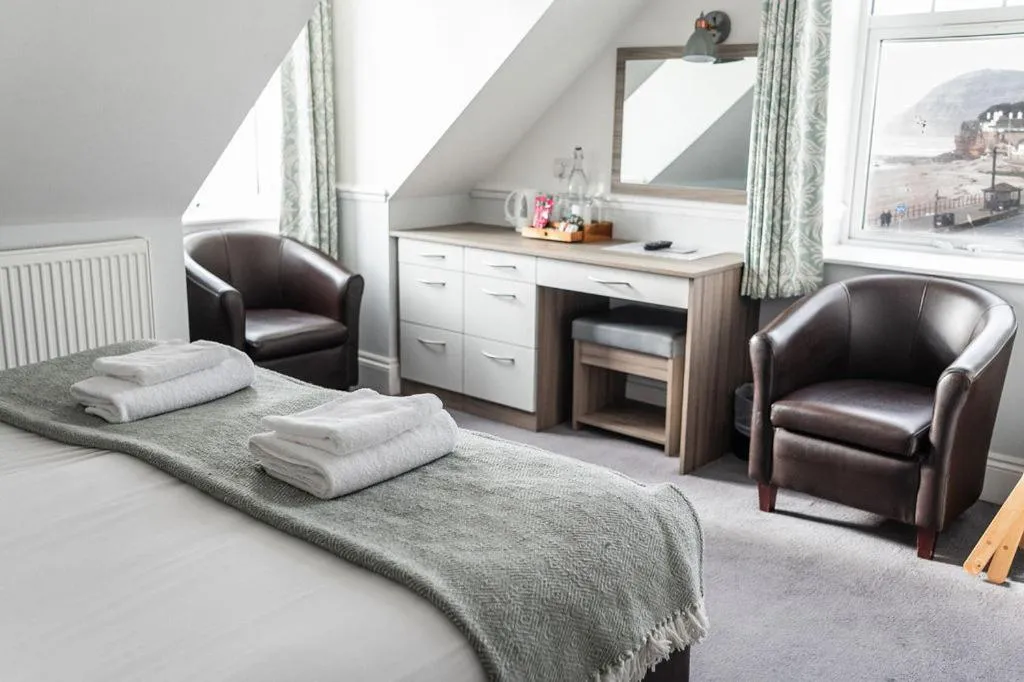 Bed in The Kingswood Hotel