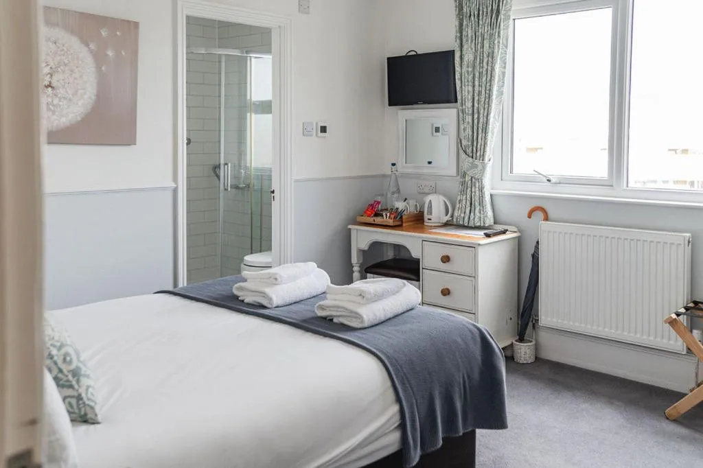 Bed in The Kingswood Hotel