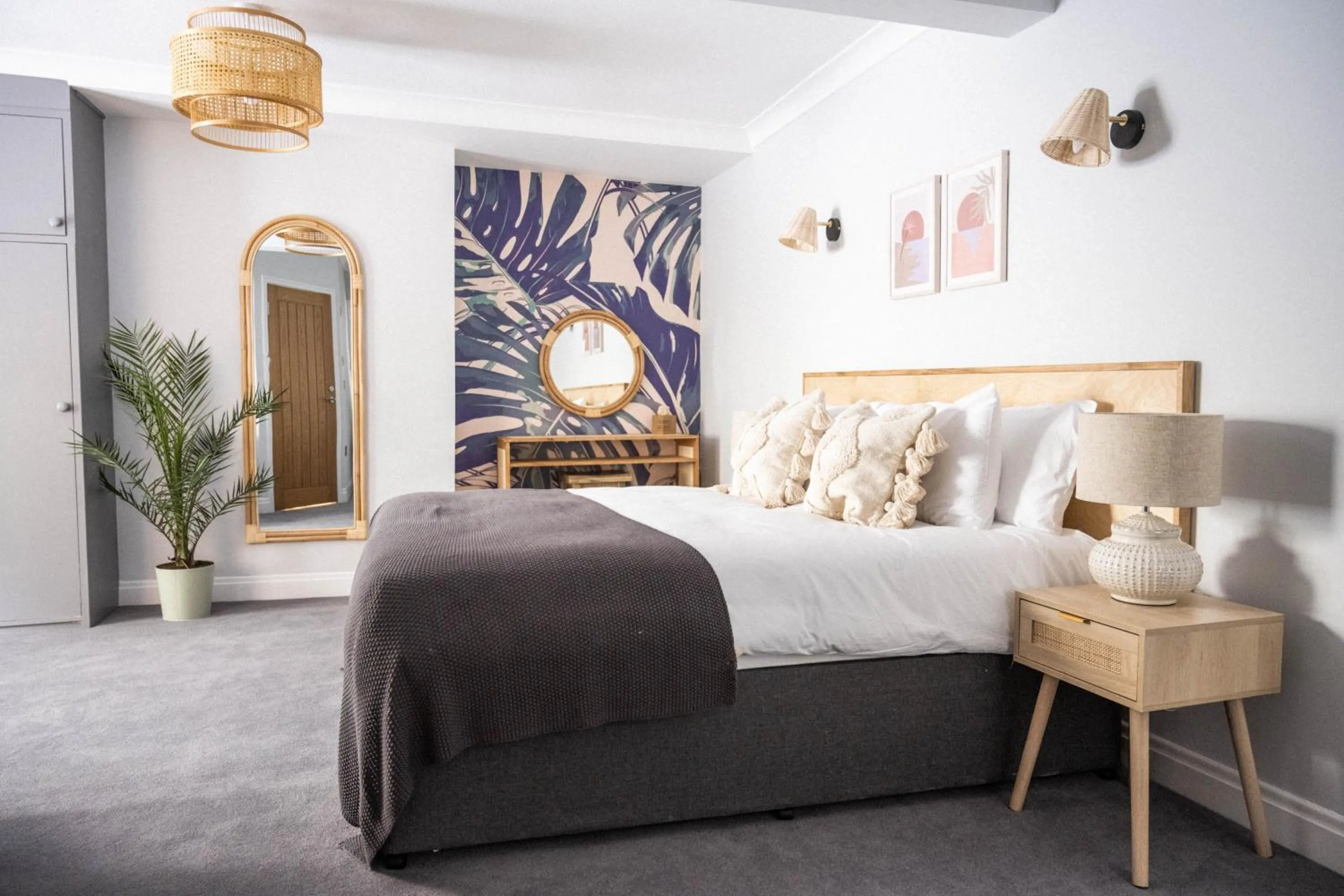 Bed in The Kingswood Hotel