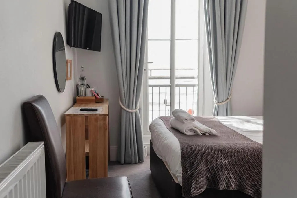 Bed in The Kingswood Hotel