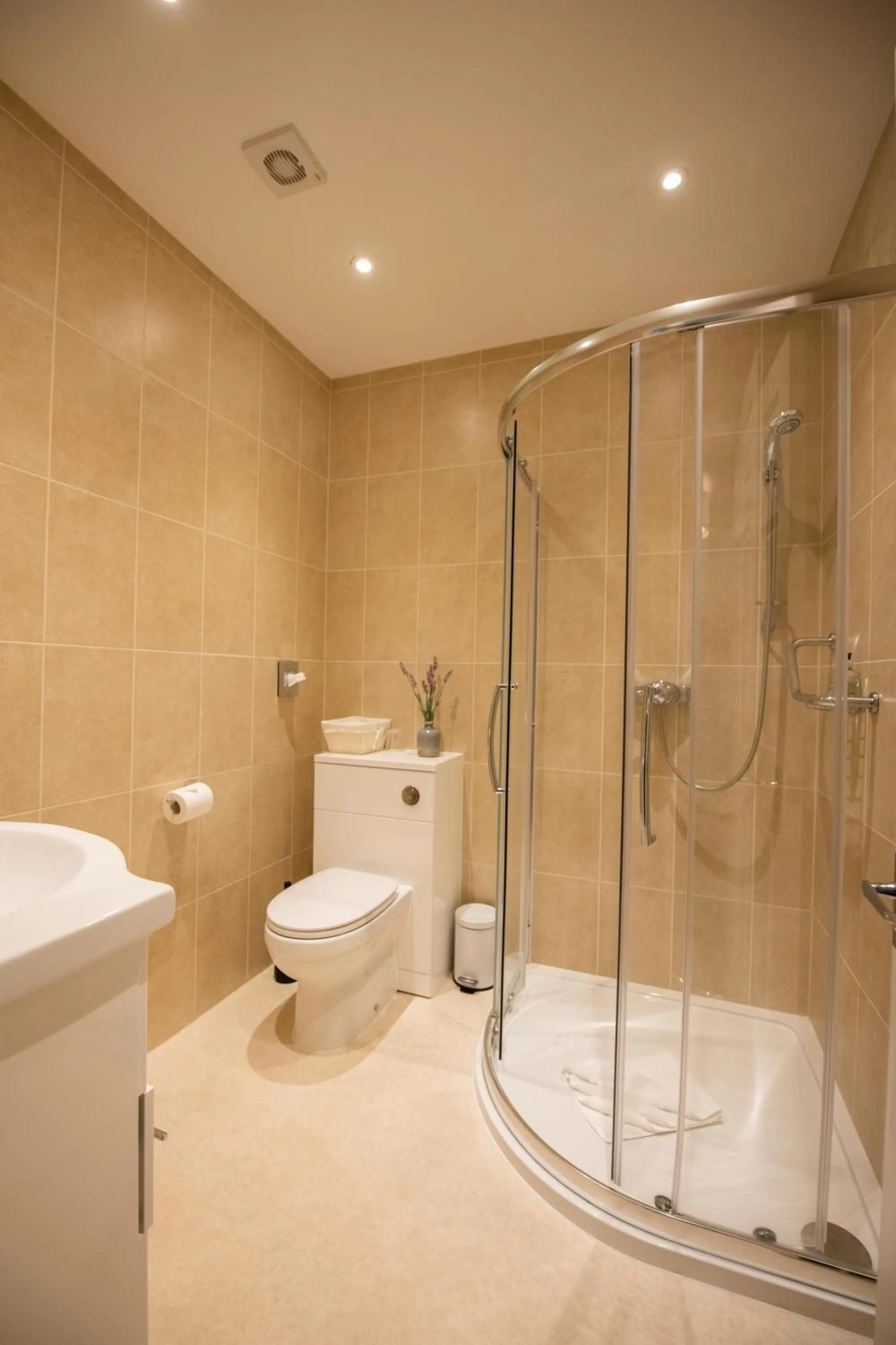 Bathroom in The Kingswood Hotel