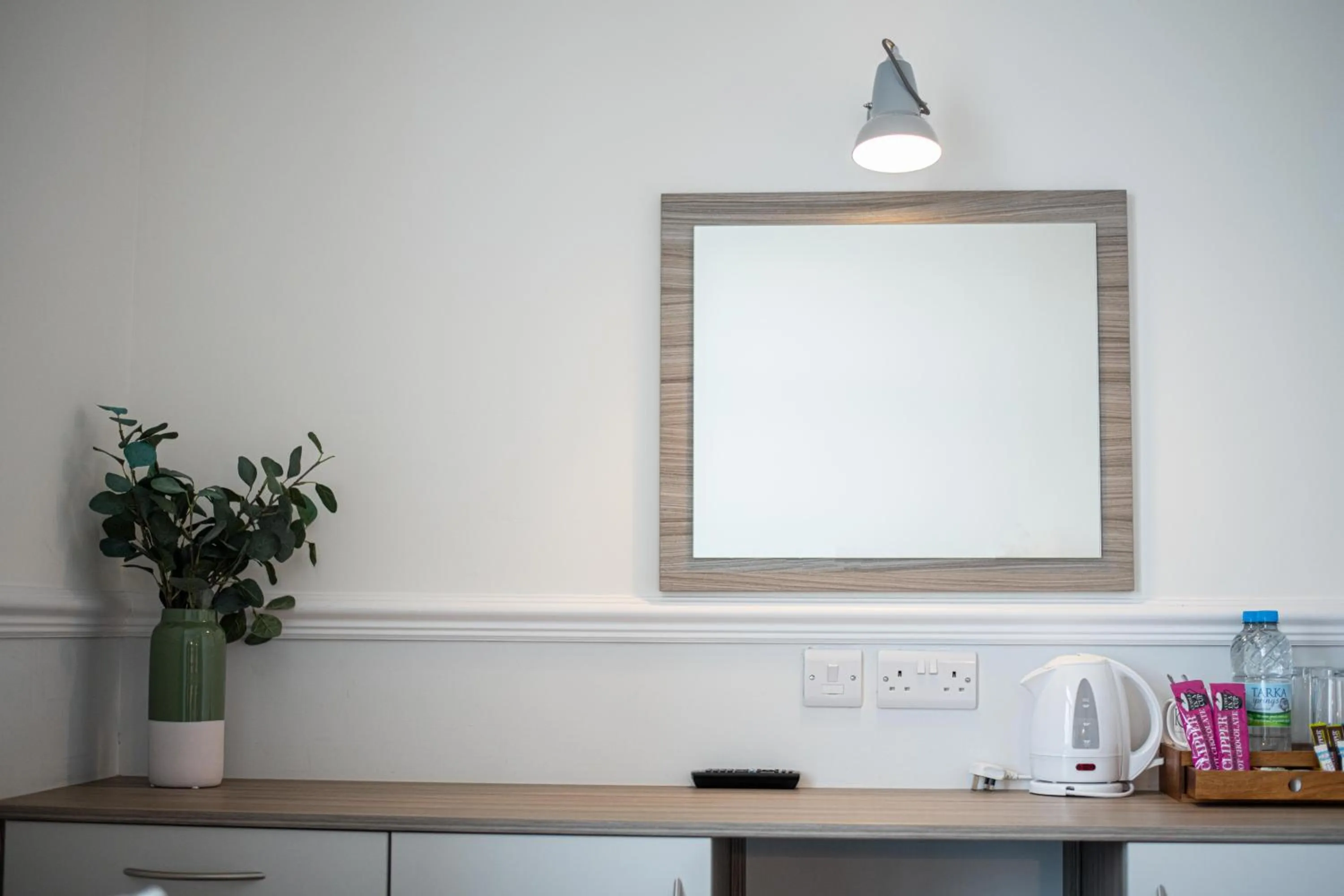 Coffee/tea facilities in The Kingswood Hotel