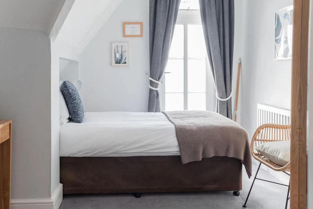 Bed in The Kingswood Hotel