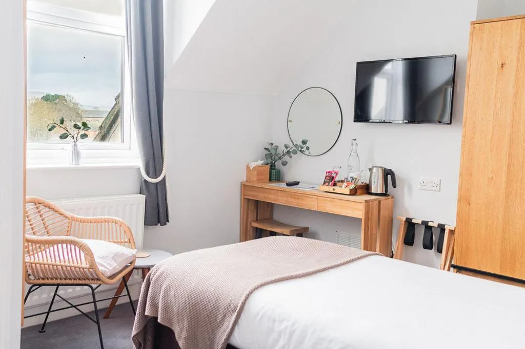 Bed in The Kingswood Hotel