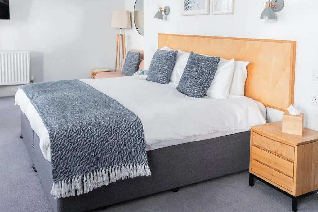 Bed in The Kingswood Hotel