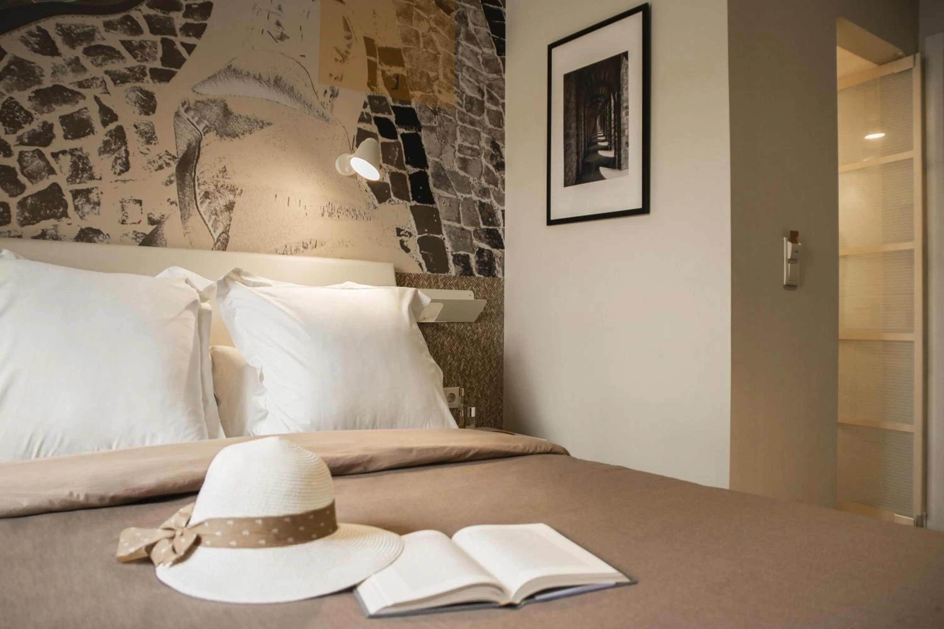 Photo of the whole room, Bed in room Select Liberdade