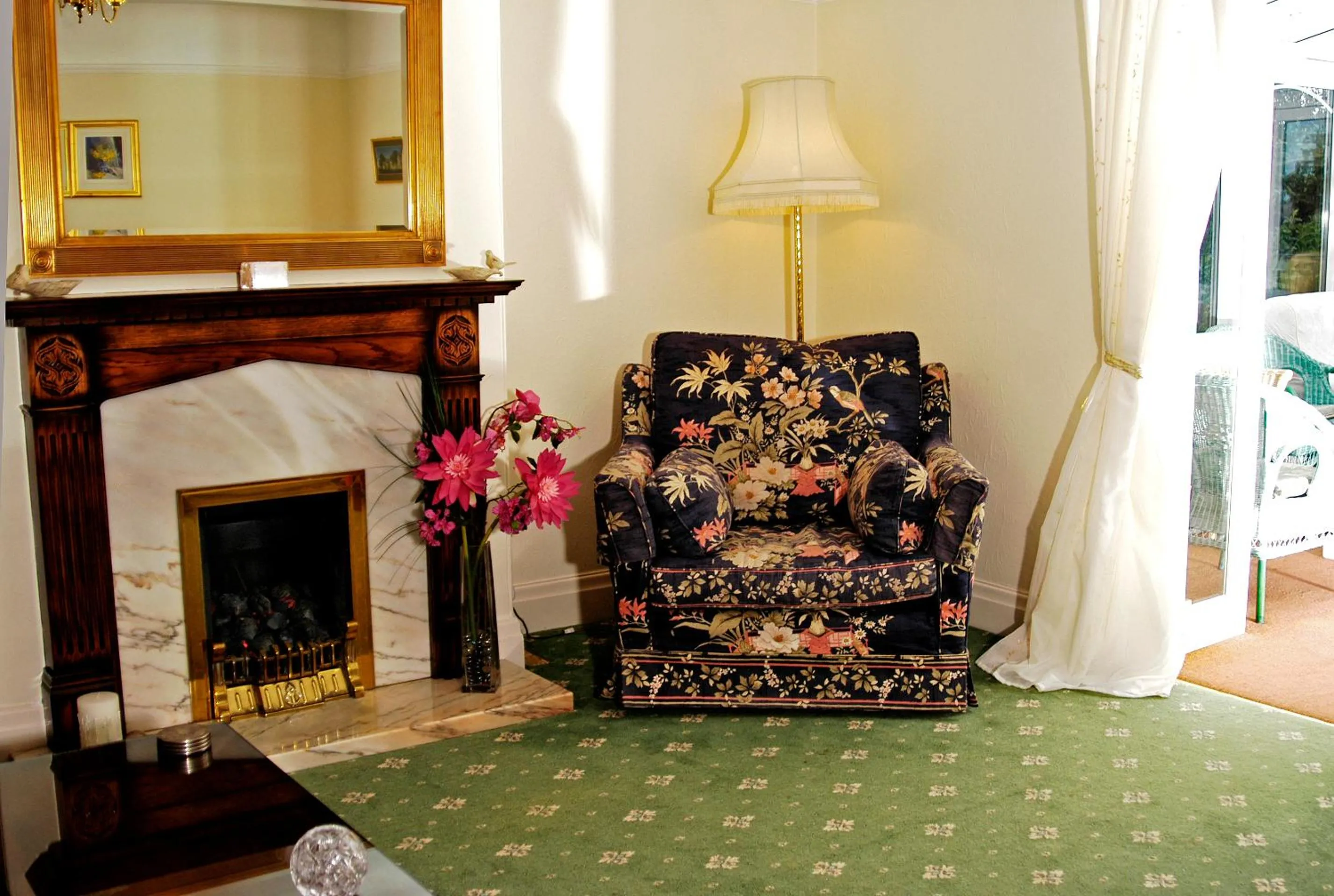 Lounge or bar in The Long Range