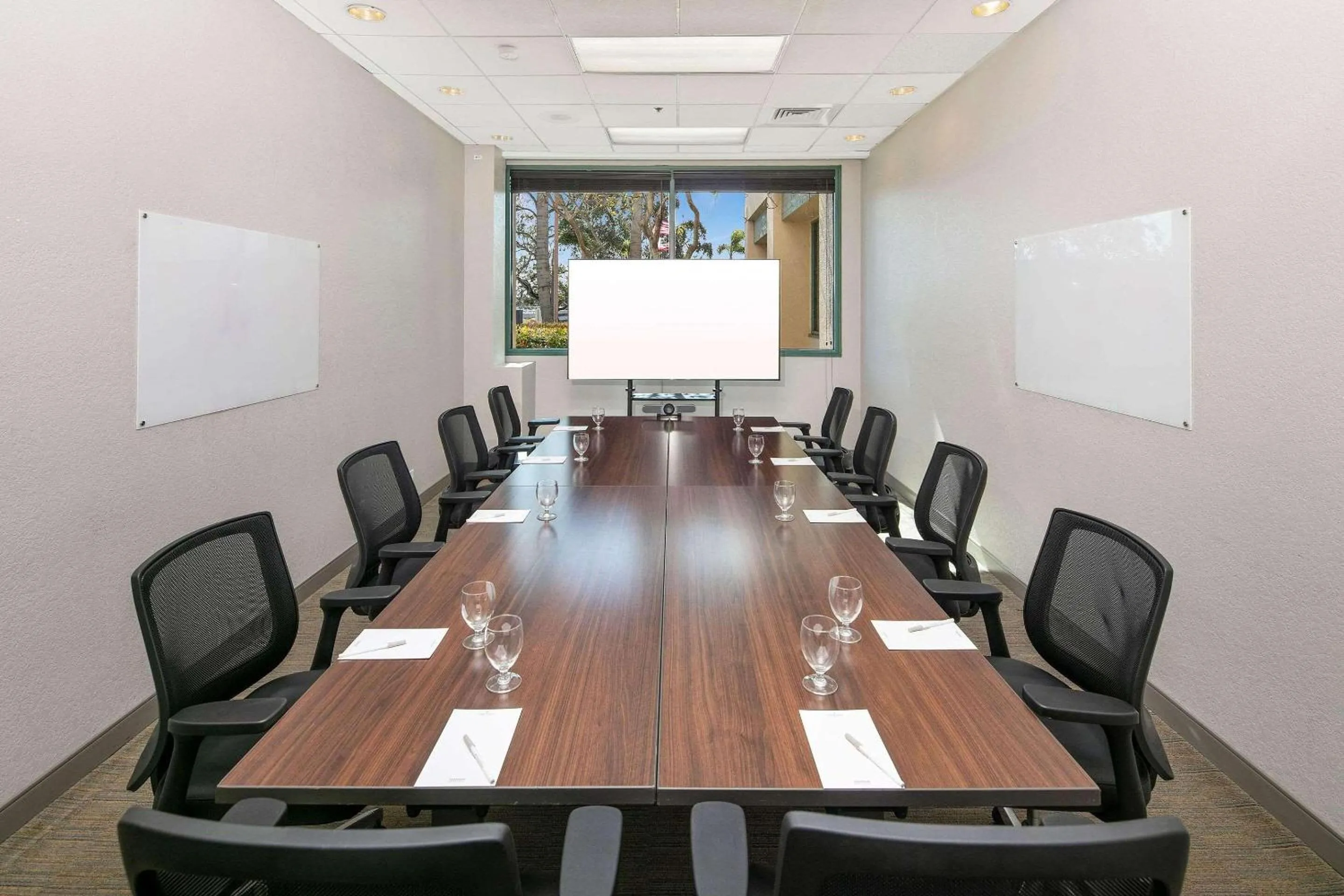 Meeting/conference room in Country Inn & Suites by Radisson, San Diego North, CA
