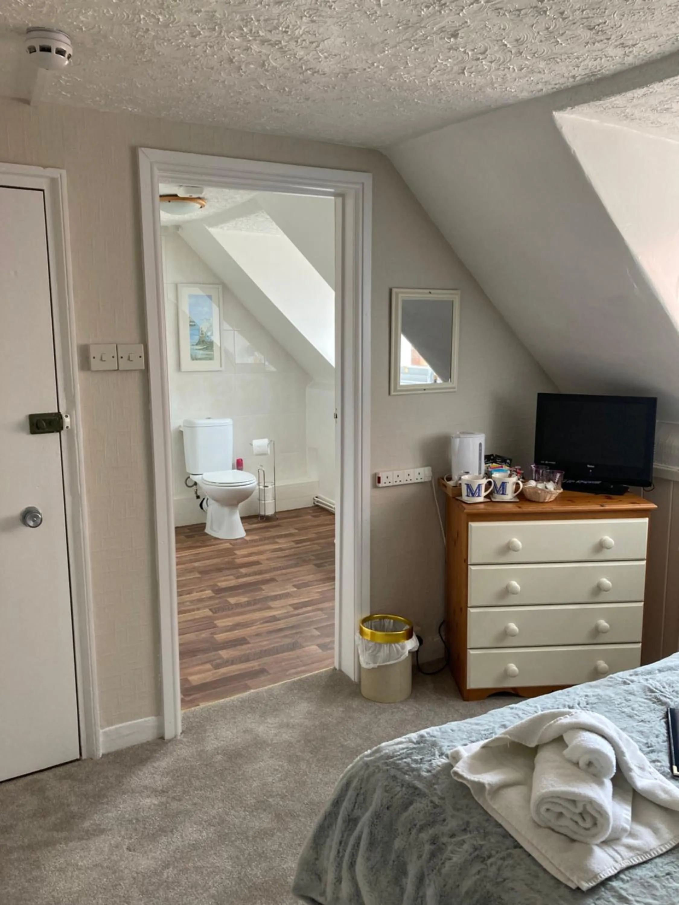 Property building, Bed in The Mayfair