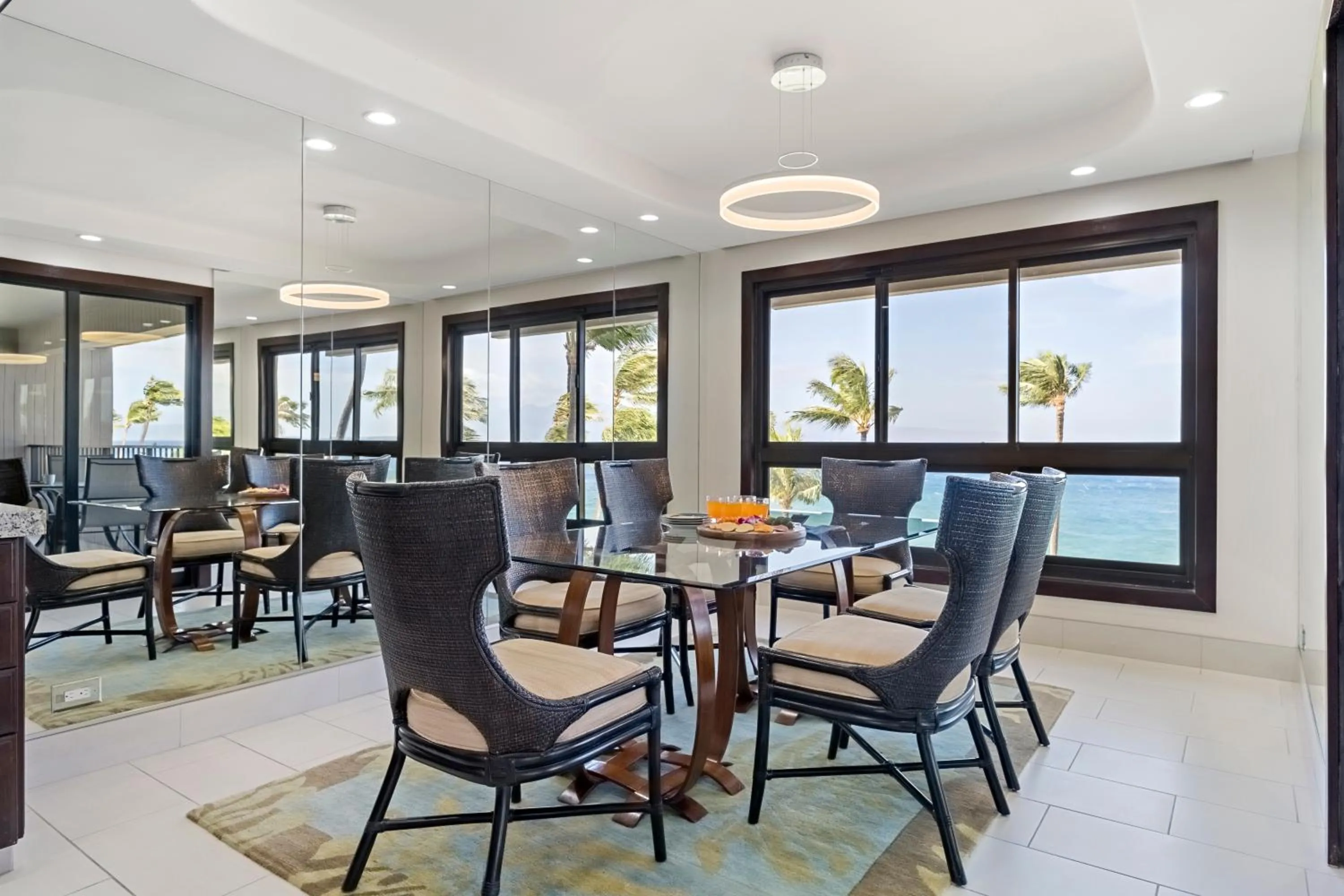 Dining area in Kaanapali Alii