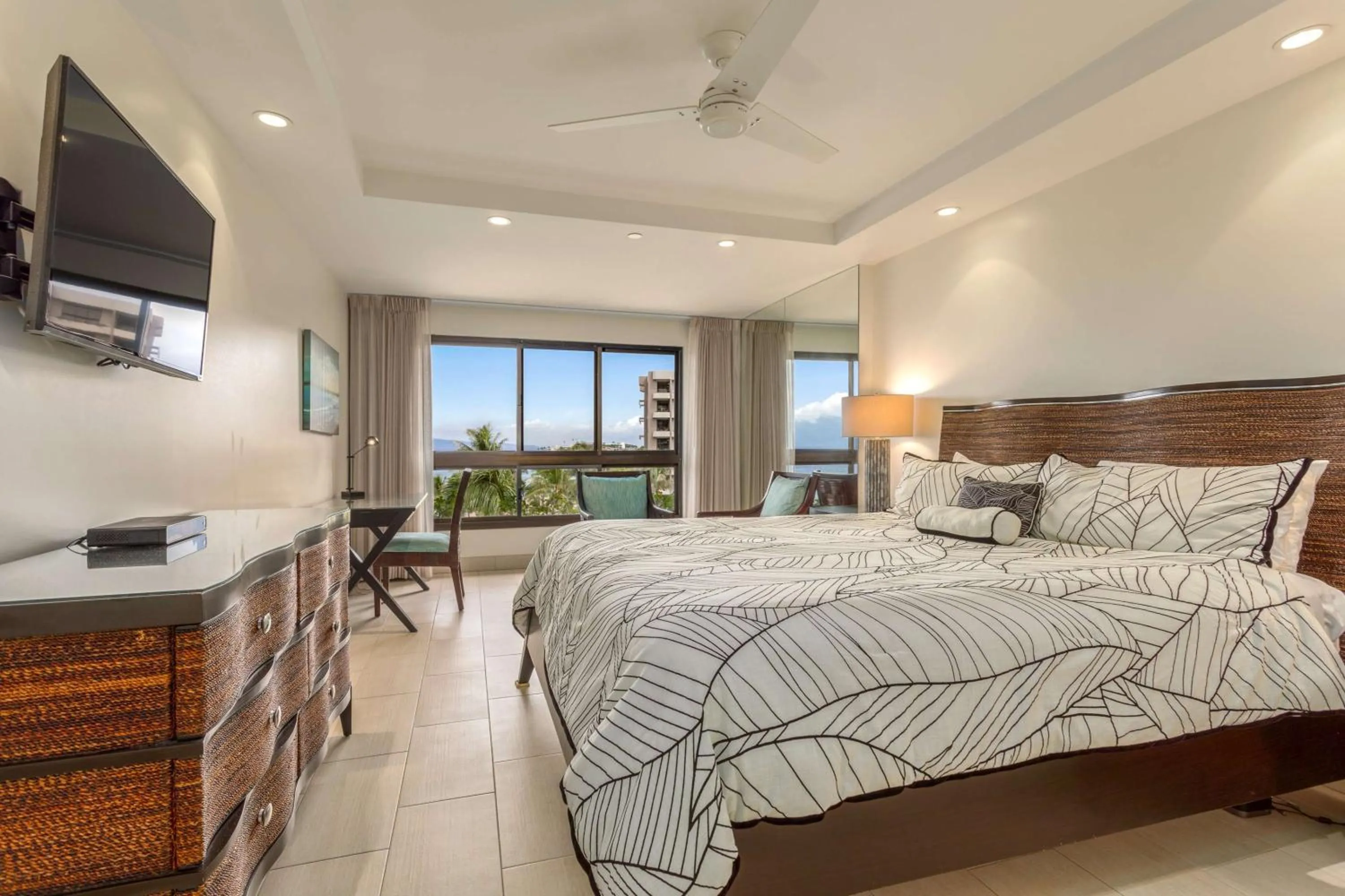 Photo of the whole room in Kaanapali Alii