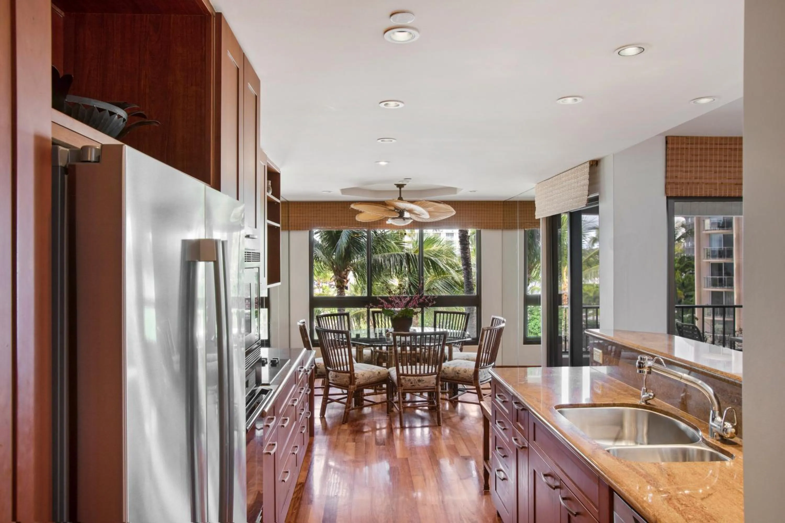 Kitchen or kitchenette in Kaanapali Alii