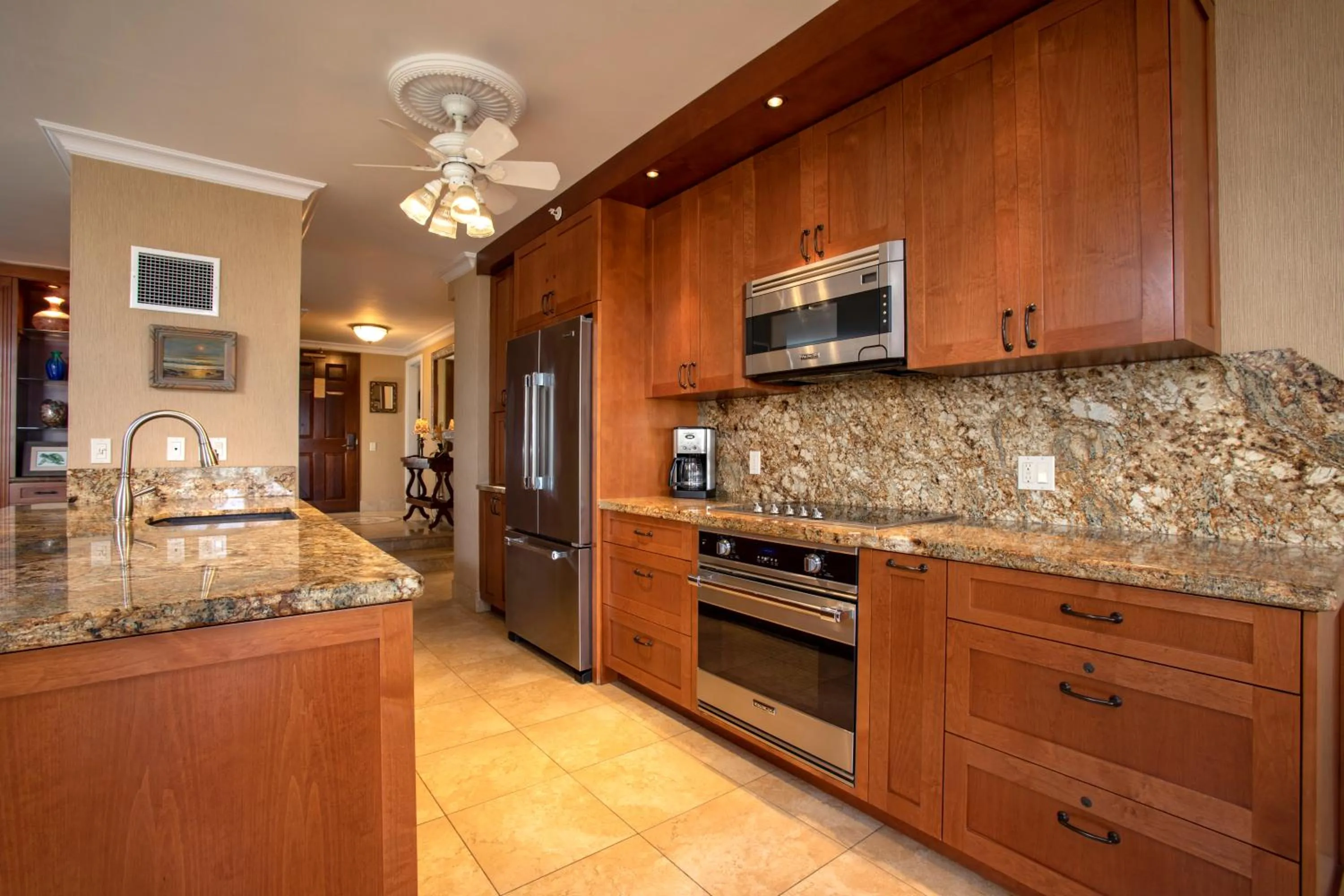 Kitchen or kitchenette in Kaanapali Alii