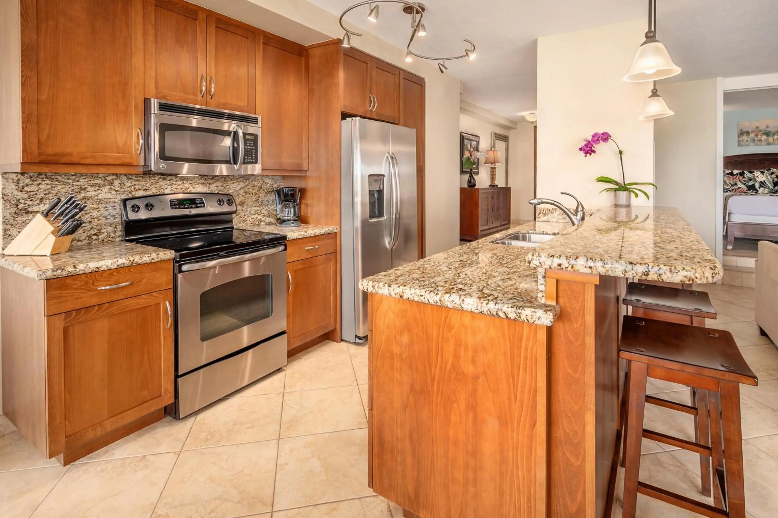 Kitchen or kitchenette in Kaanapali Alii