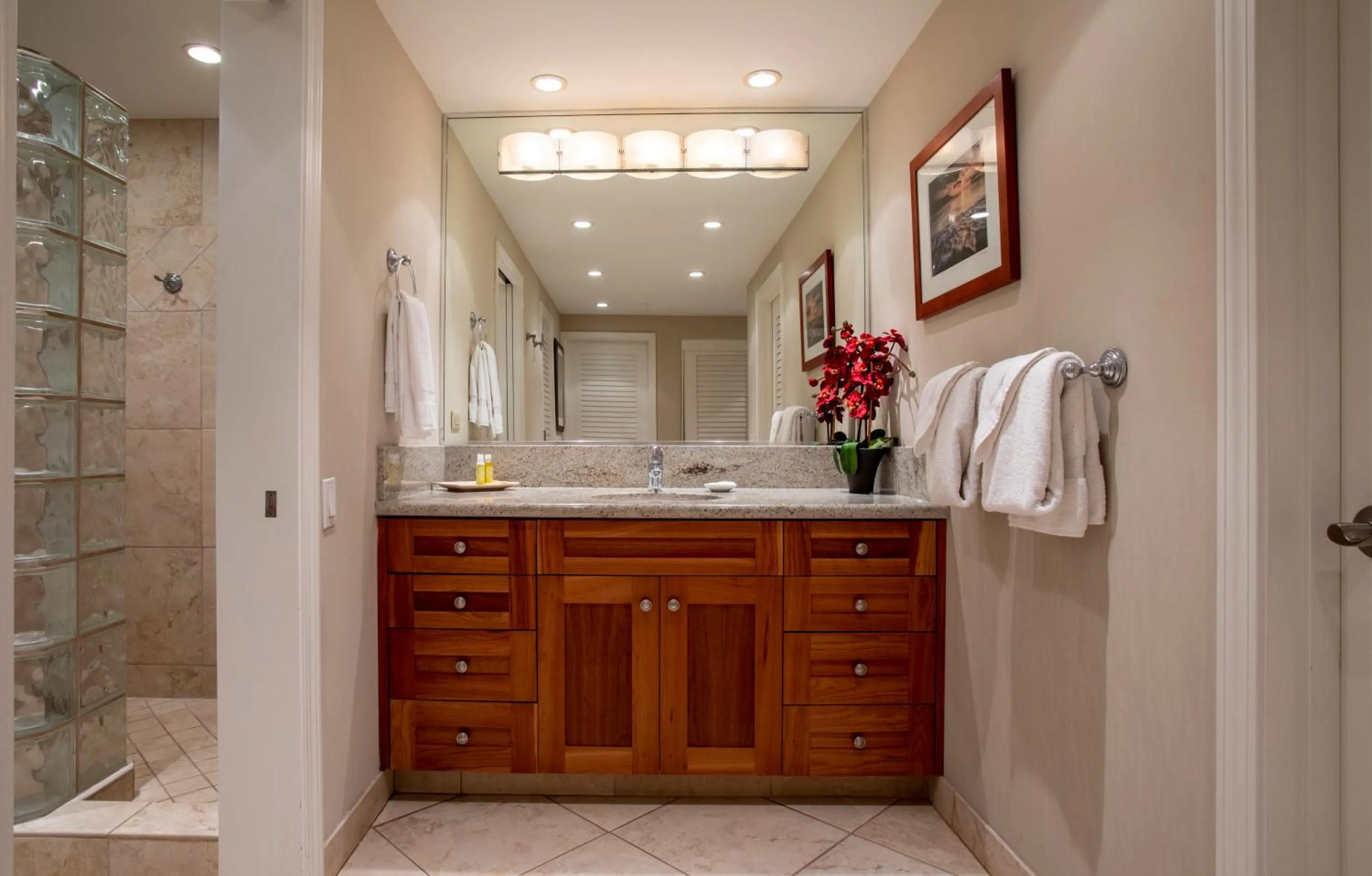 Bathroom in Kaanapali Alii