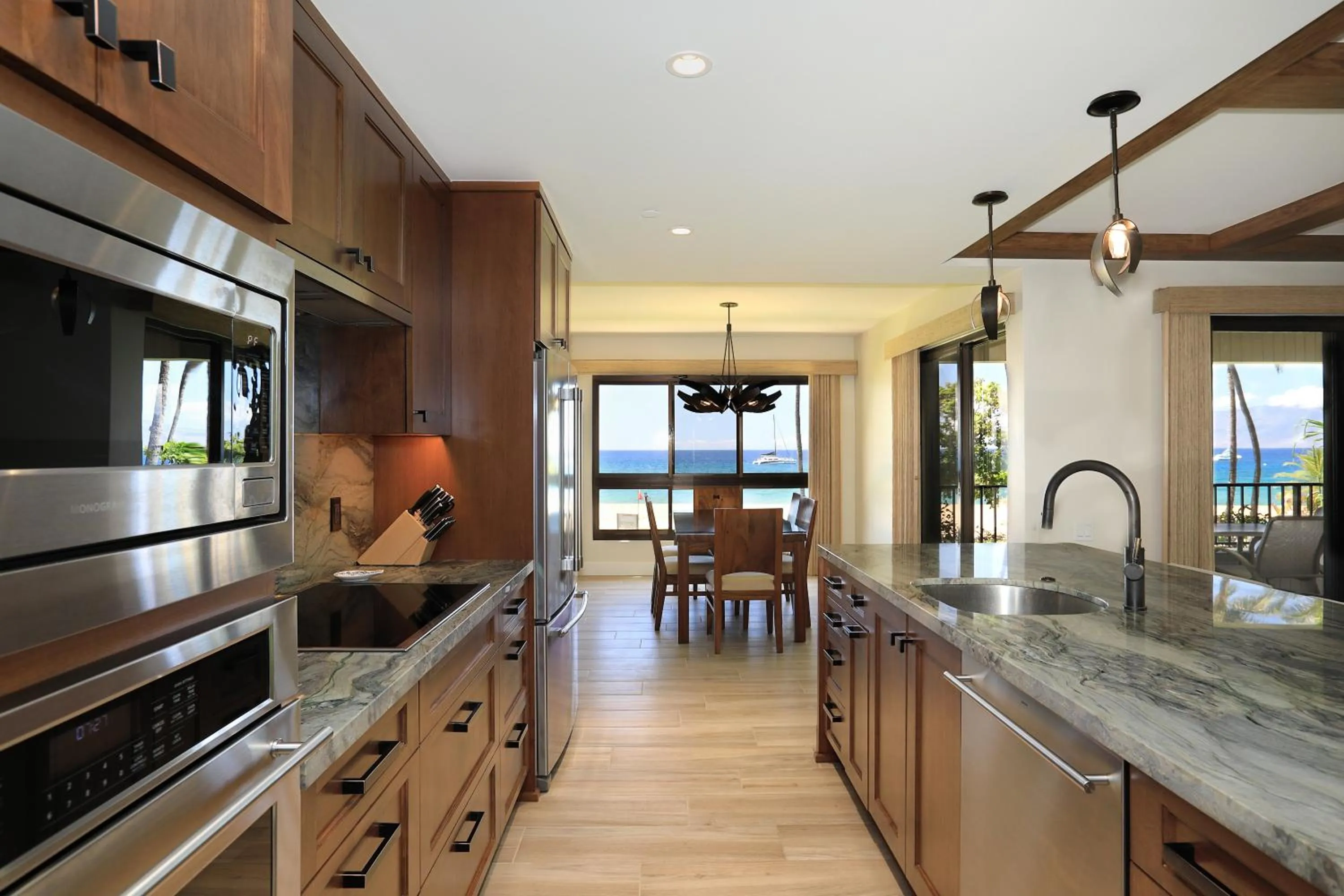 Kitchen or kitchenette in Kaanapali Alii