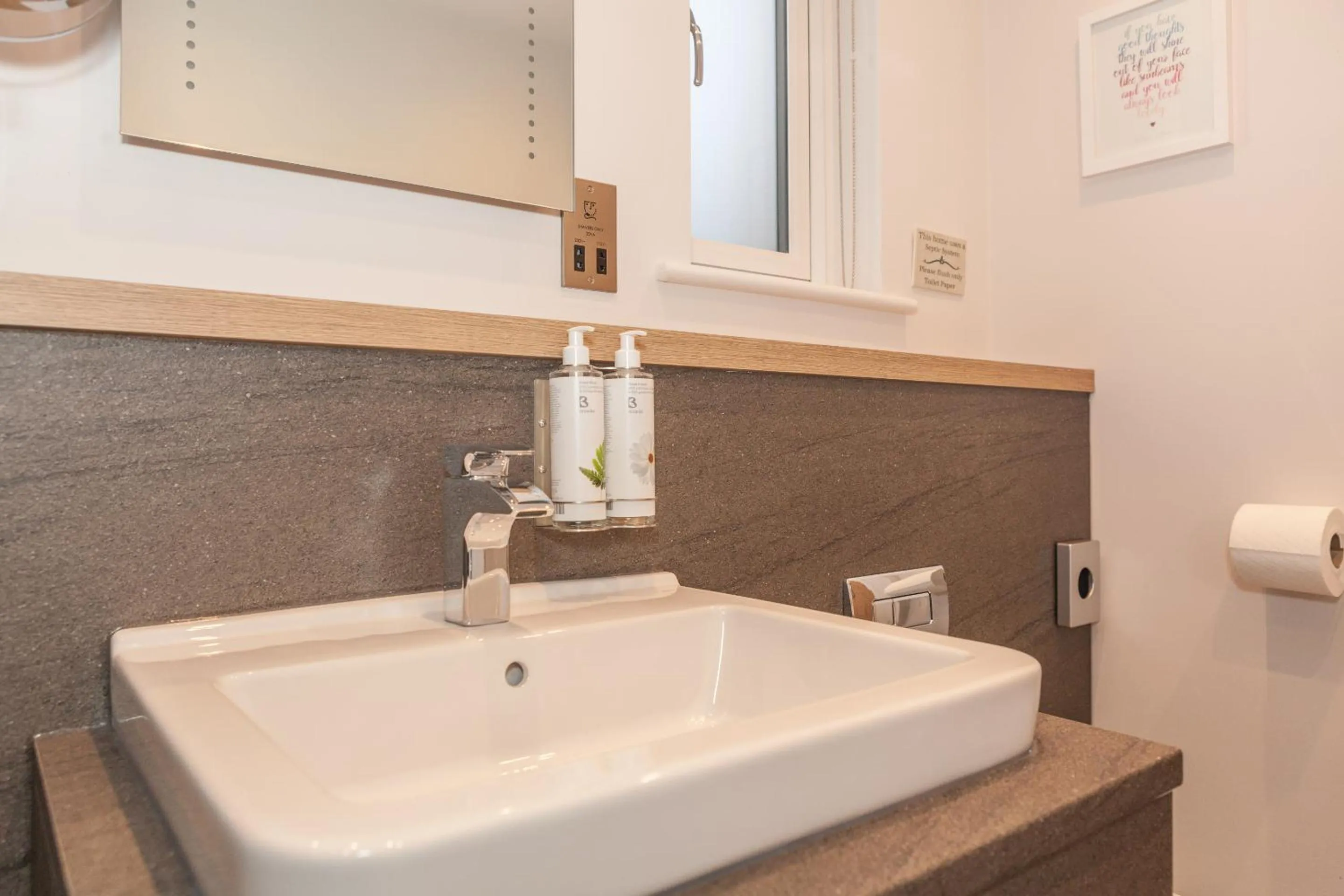 Bathroom in Thatched Eaves