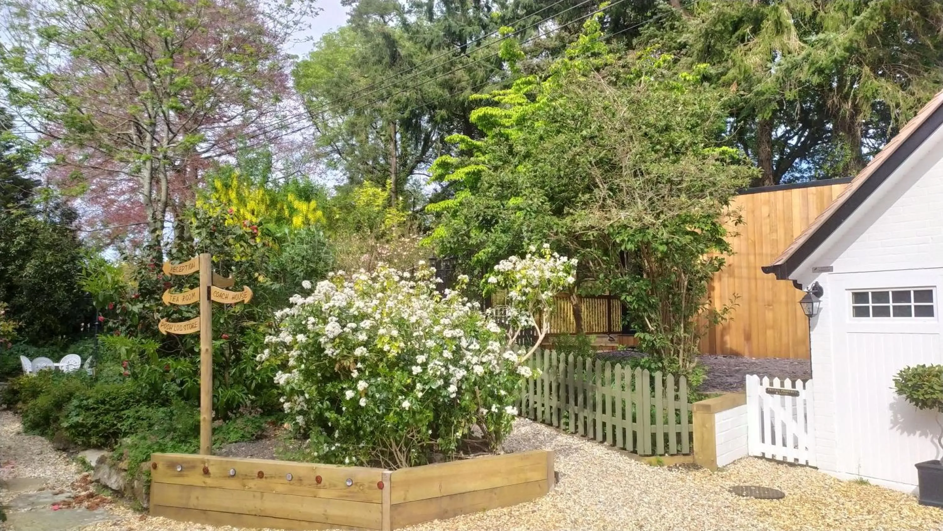 Garden in Thatched Eaves