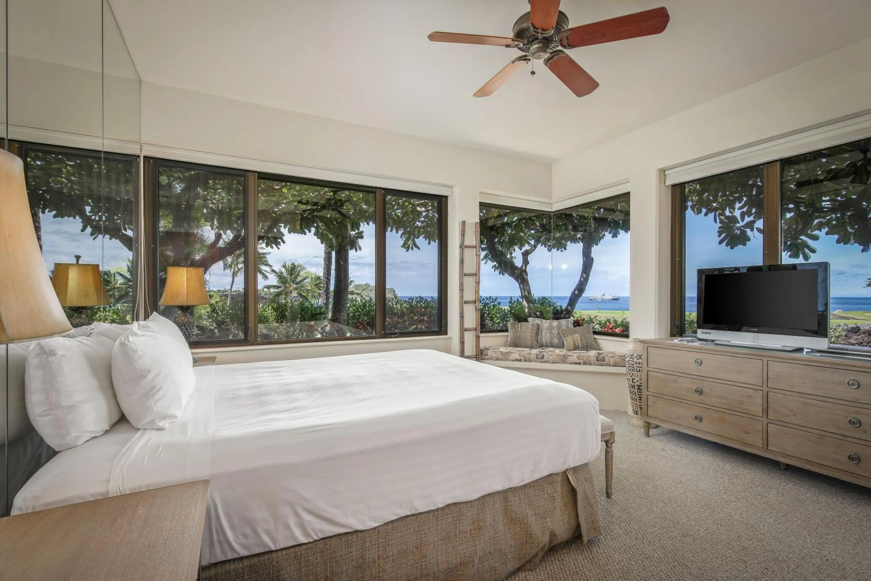Bedroom in Mauna Lani Point