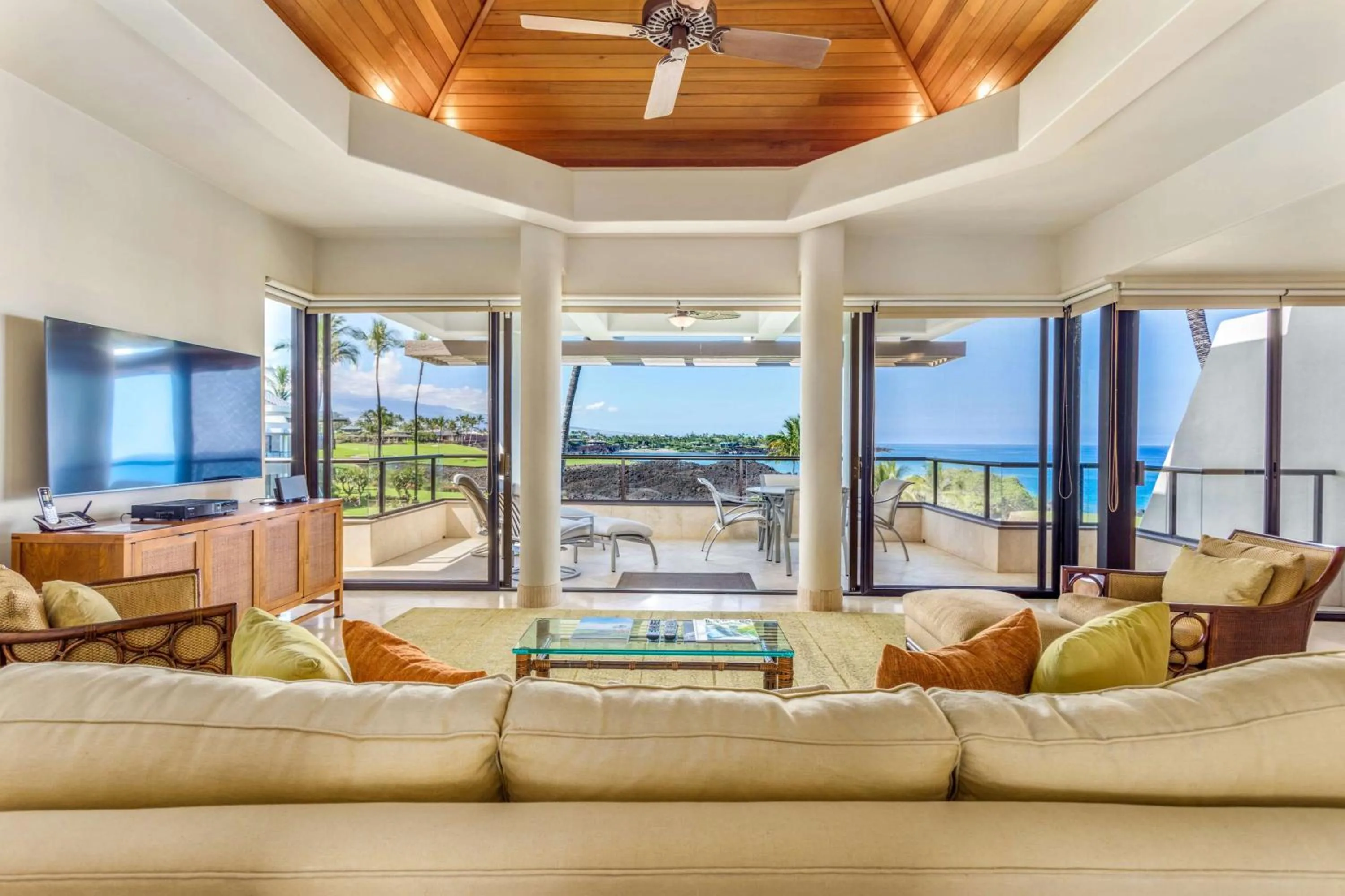 Photo of the whole room in Mauna Lani Point