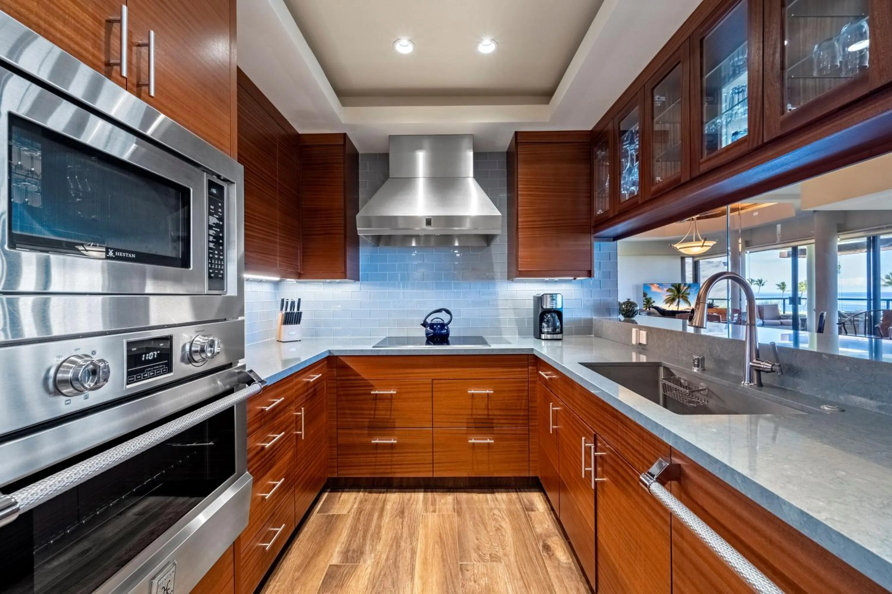 Kitchen or kitchenette in Mauna Lani Point