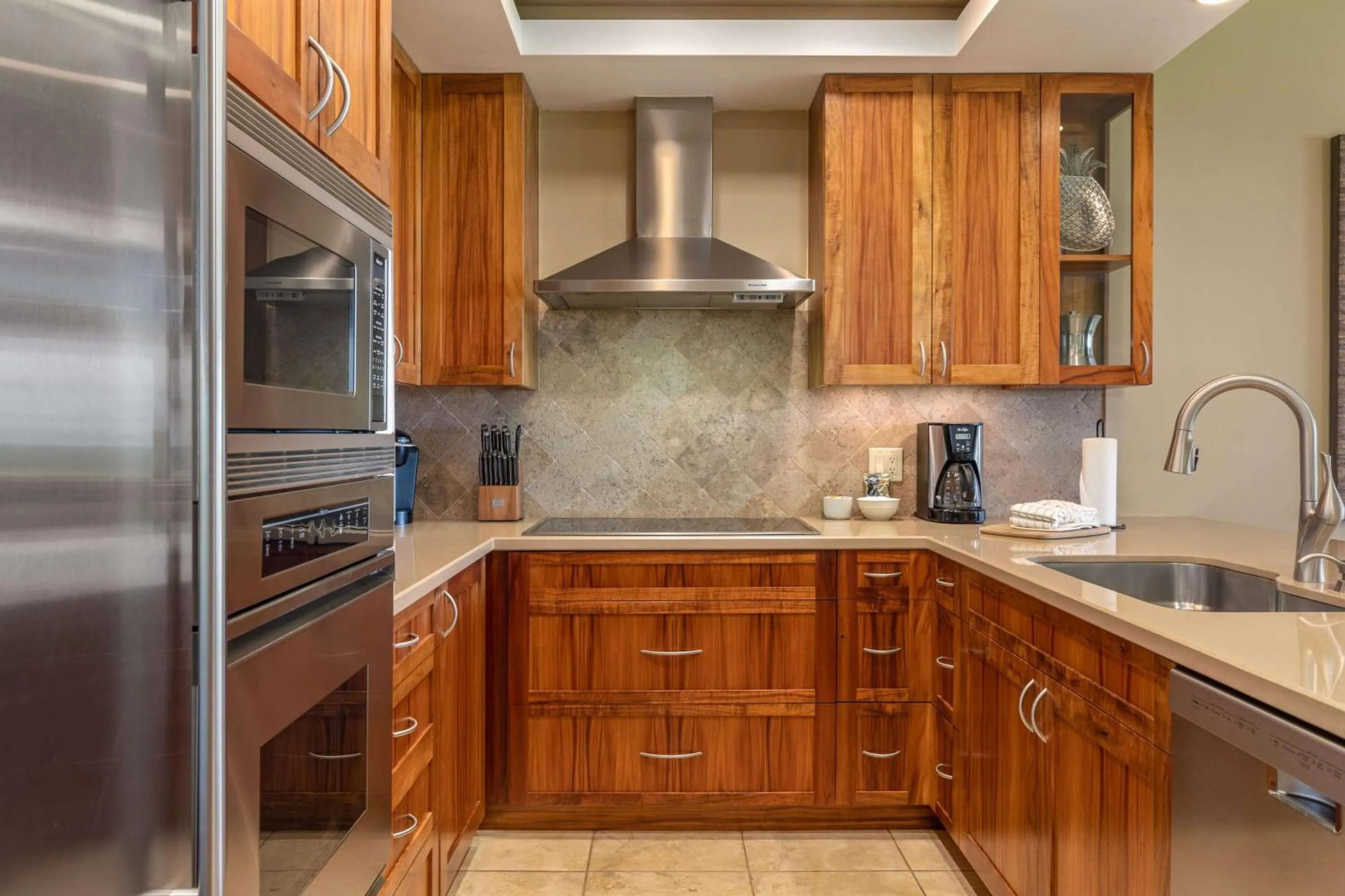 Photo of the whole room in Mauna Lani Point