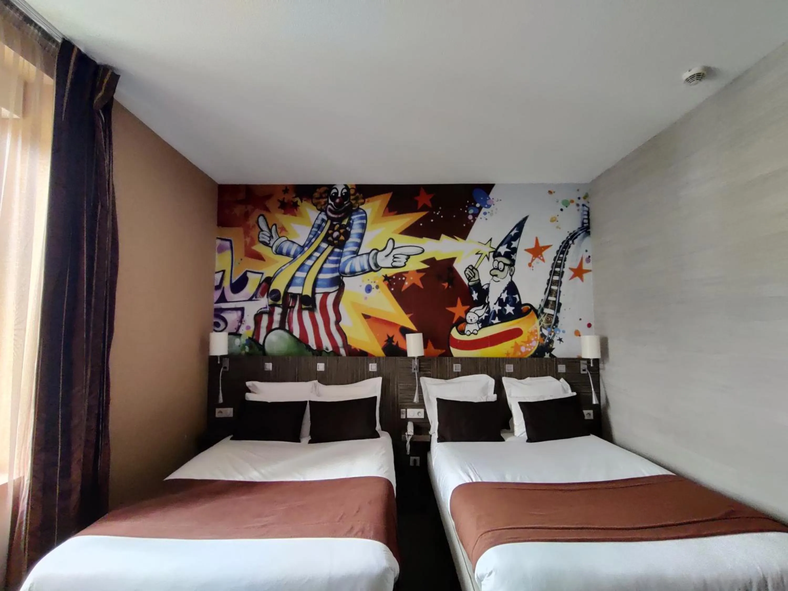 Bed in The Originals Boutique, Hôtel de l'Univers, Montluçon