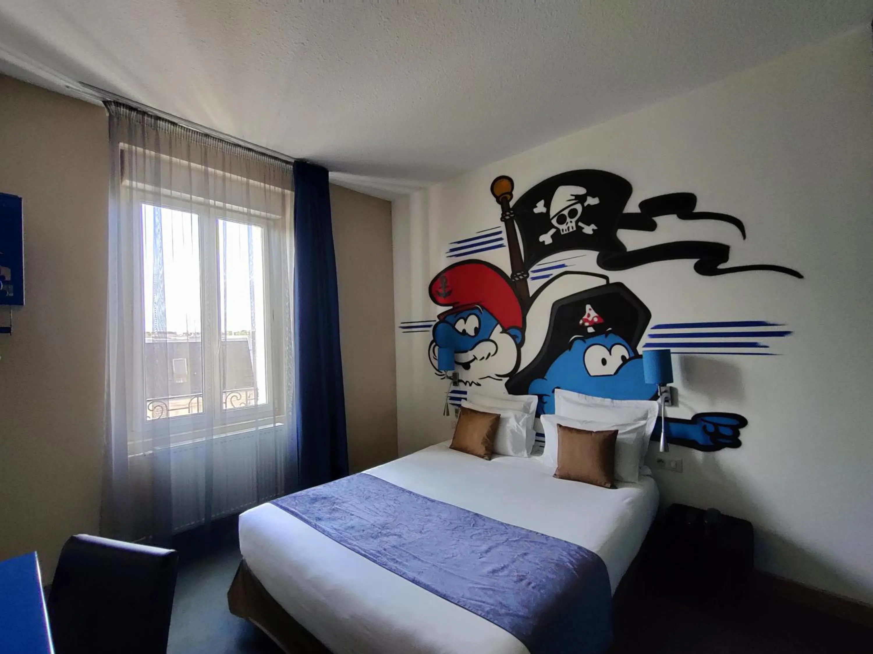 Bed in The Originals Boutique, Hôtel de l'Univers, Montluçon