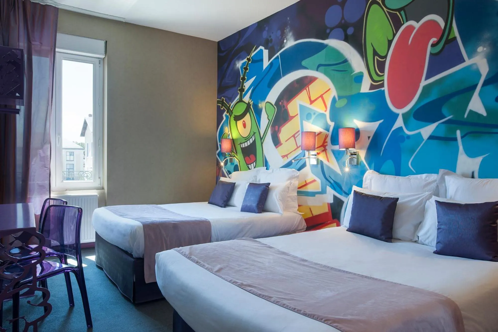 Bedroom, Bed in The Originals Boutique, Hôtel de l'Univers, Montluçon