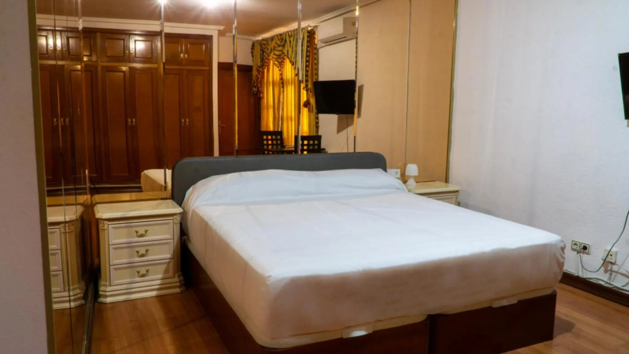 Bed in SunDos Feria Valencia