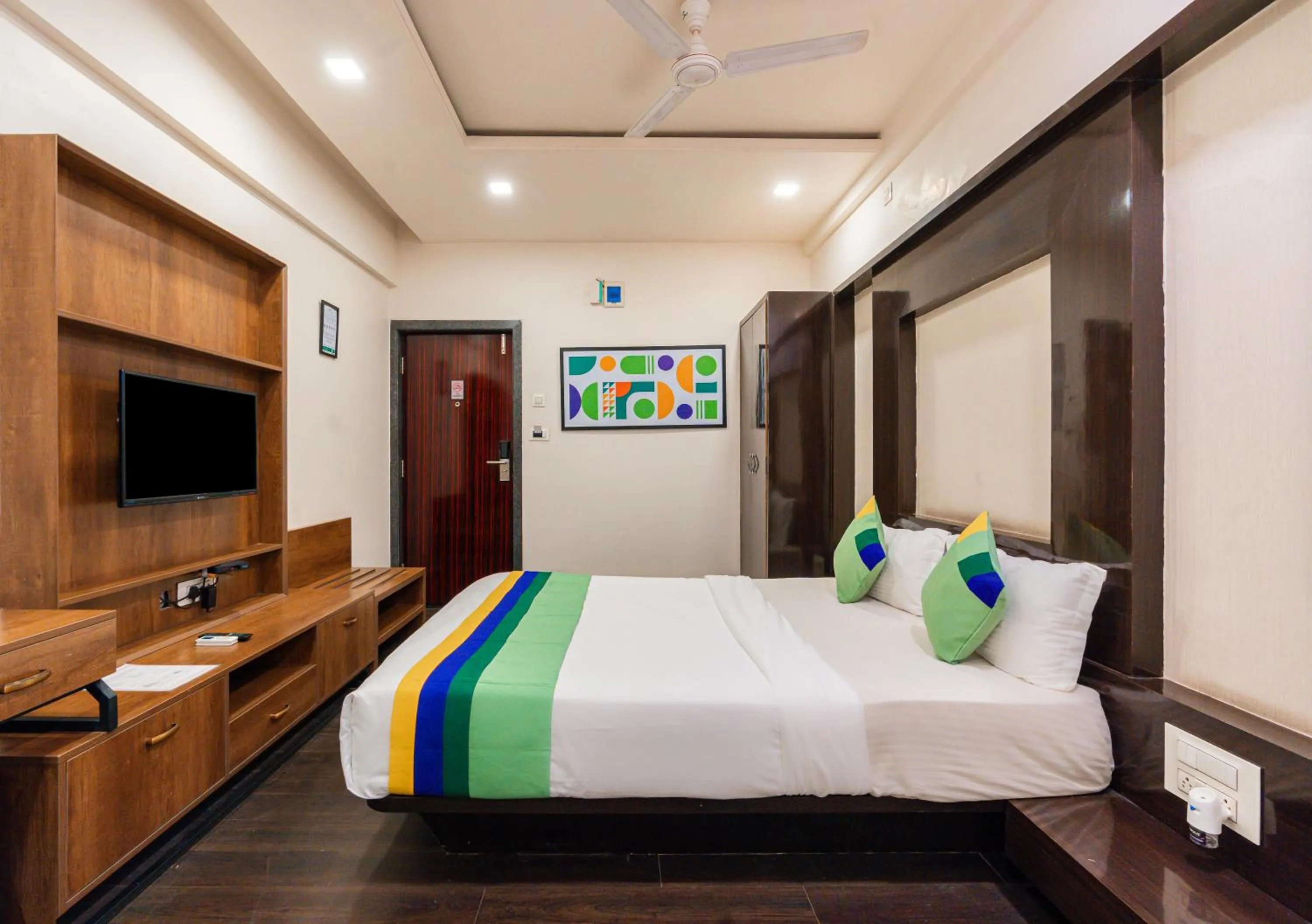 Bedroom, Bed in Treebo Westview