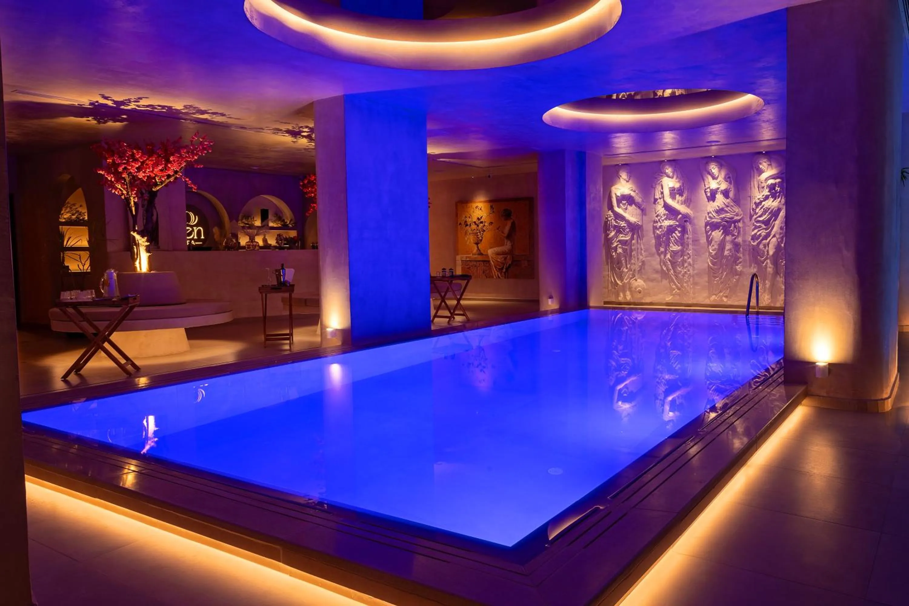 Swimming pool in Maritim Marina Bay Resort SPA & Casino