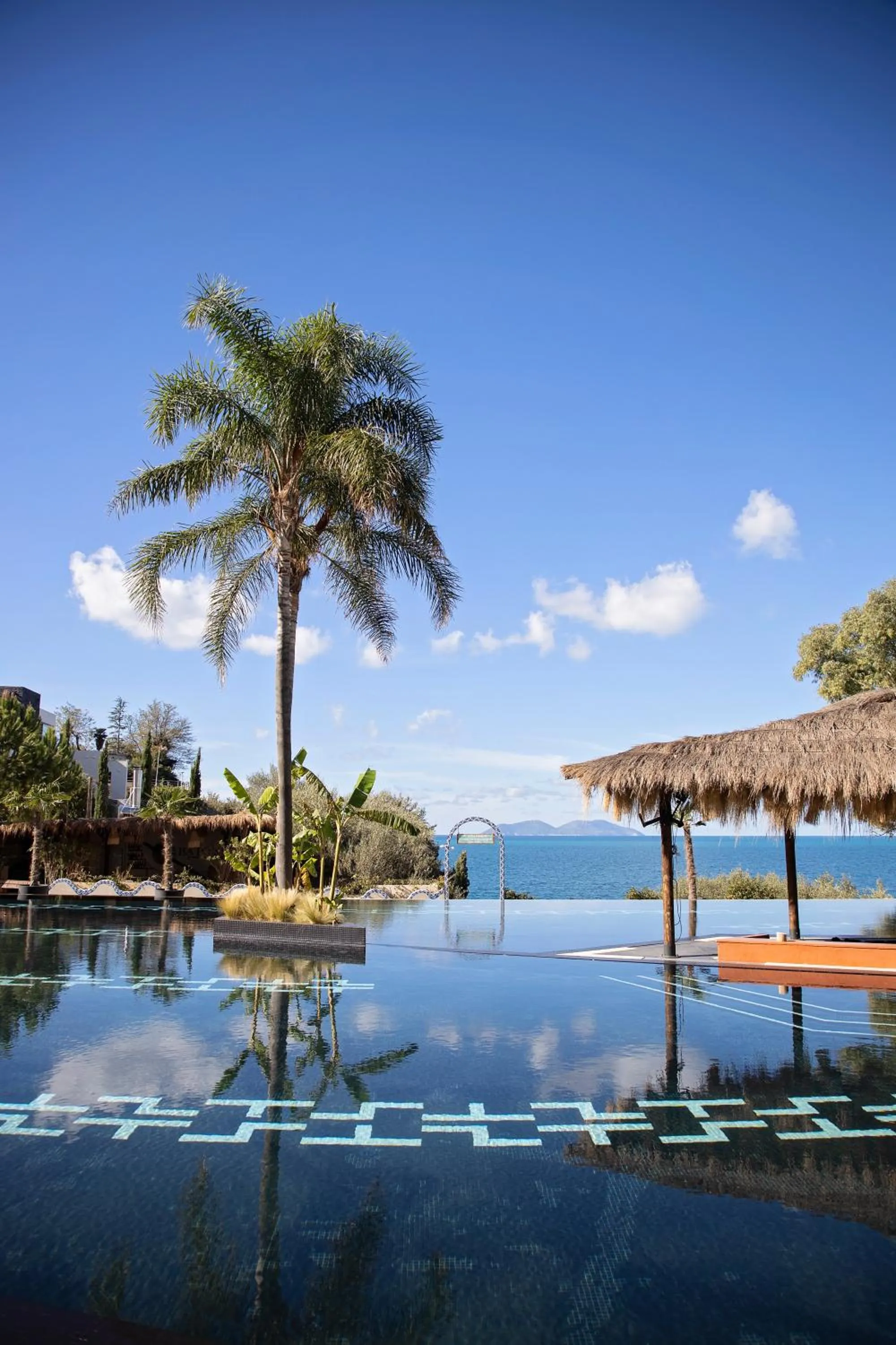 Swimming pool in Maritim Marina Bay Resort SPA & Casino