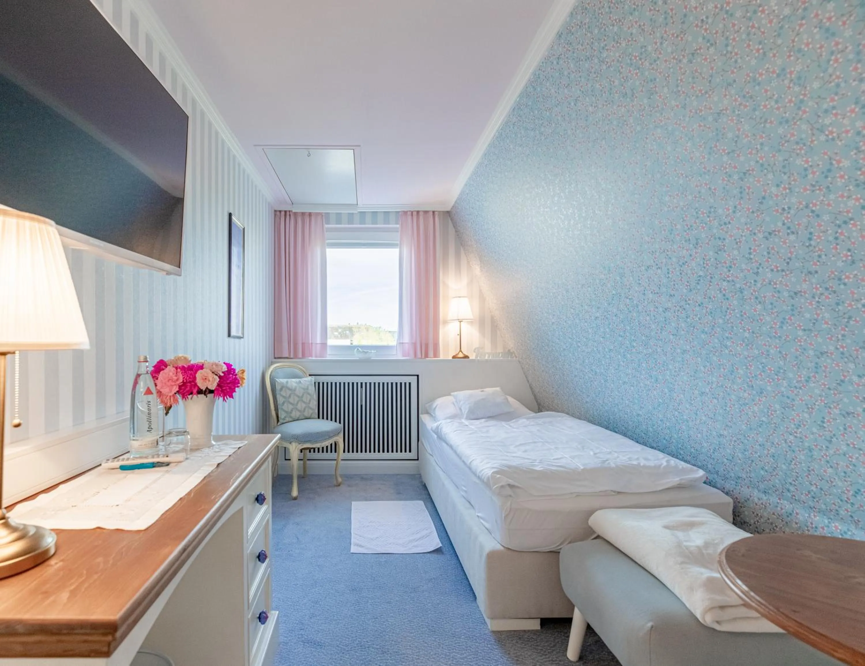 Photo of the whole room, Bed in La Maison M