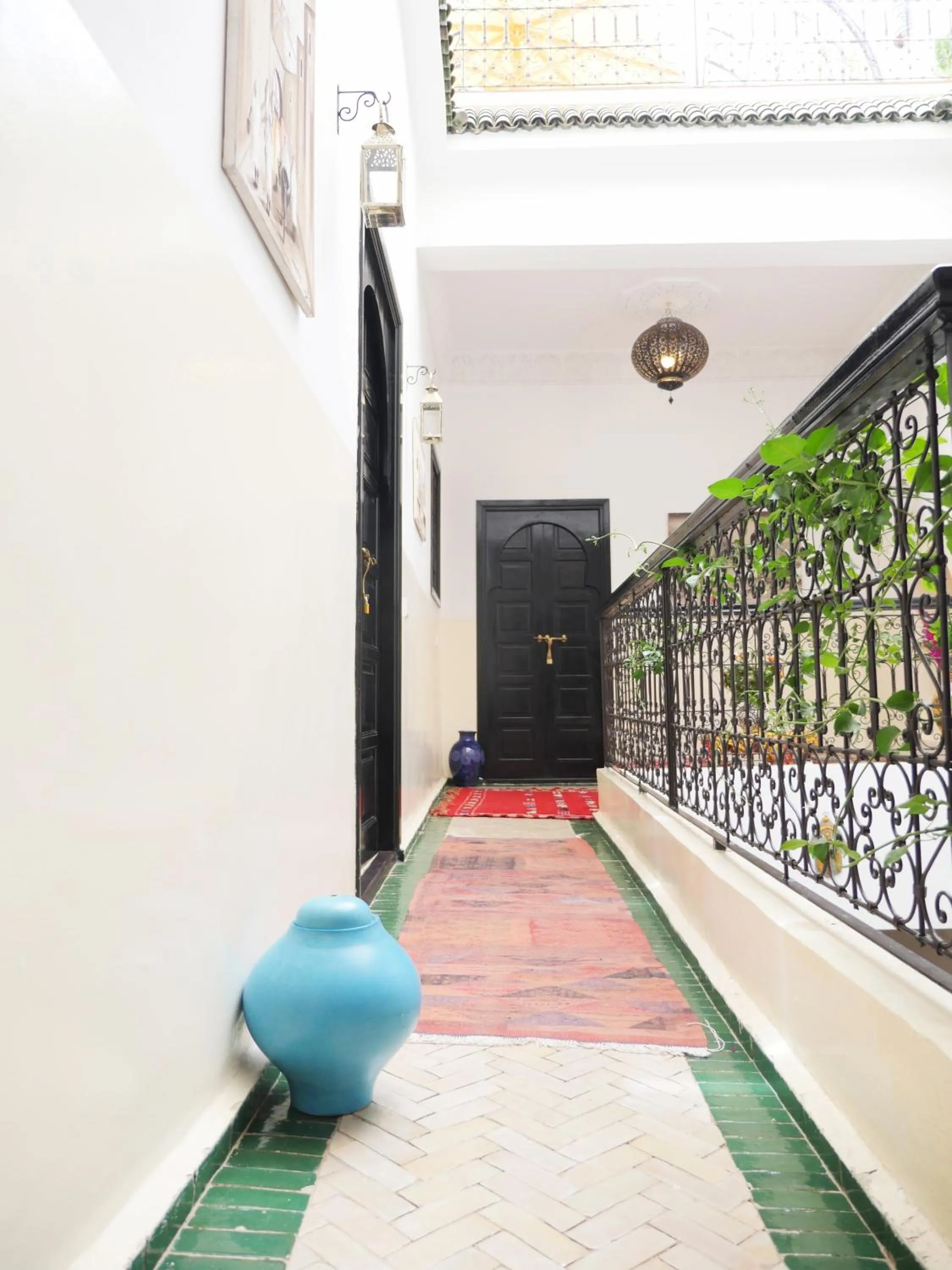 Staff in SARDINAS & CHILI