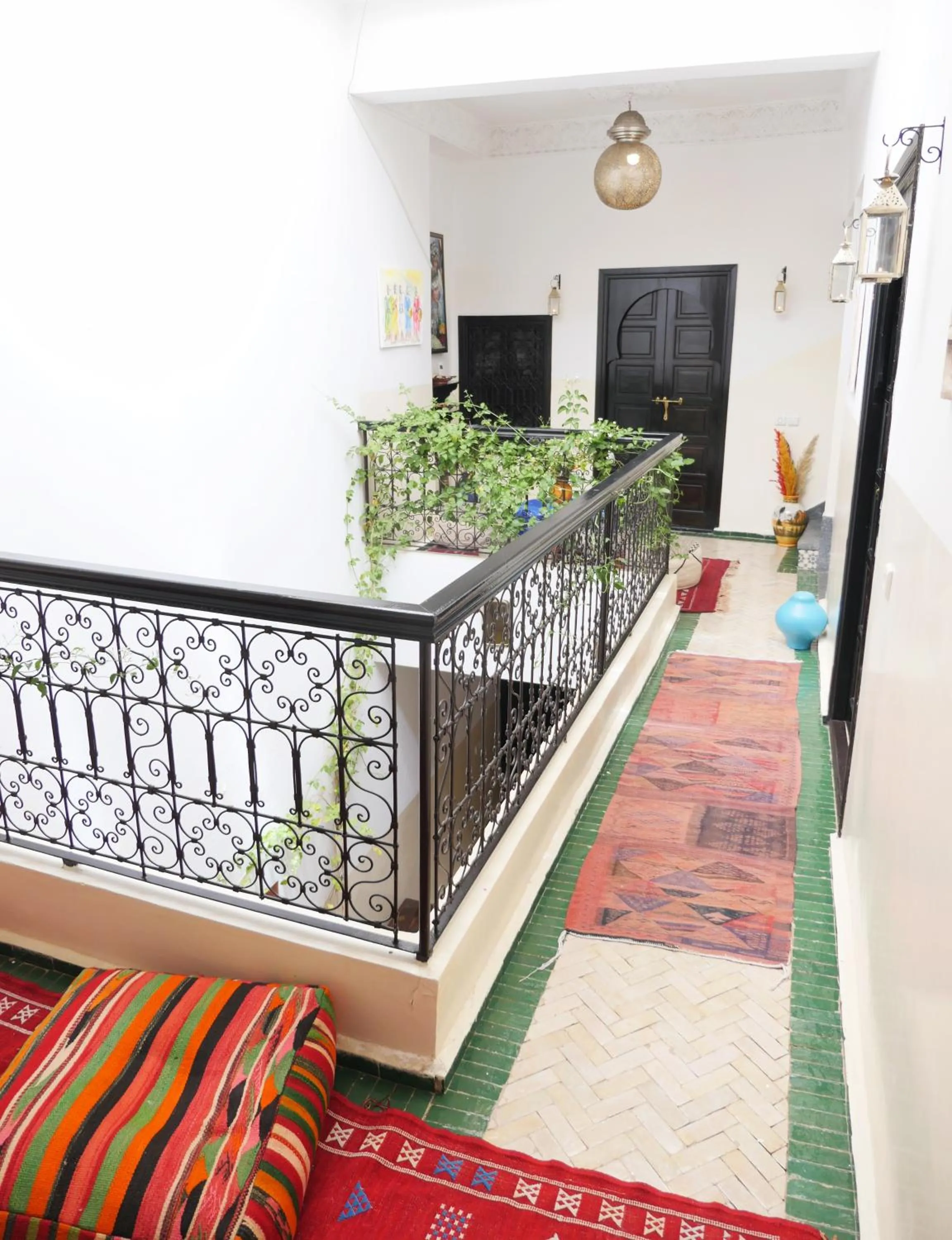 Staff in SARDINAS & CHILI