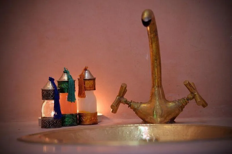 Toilet in SARDINAS & CHILI