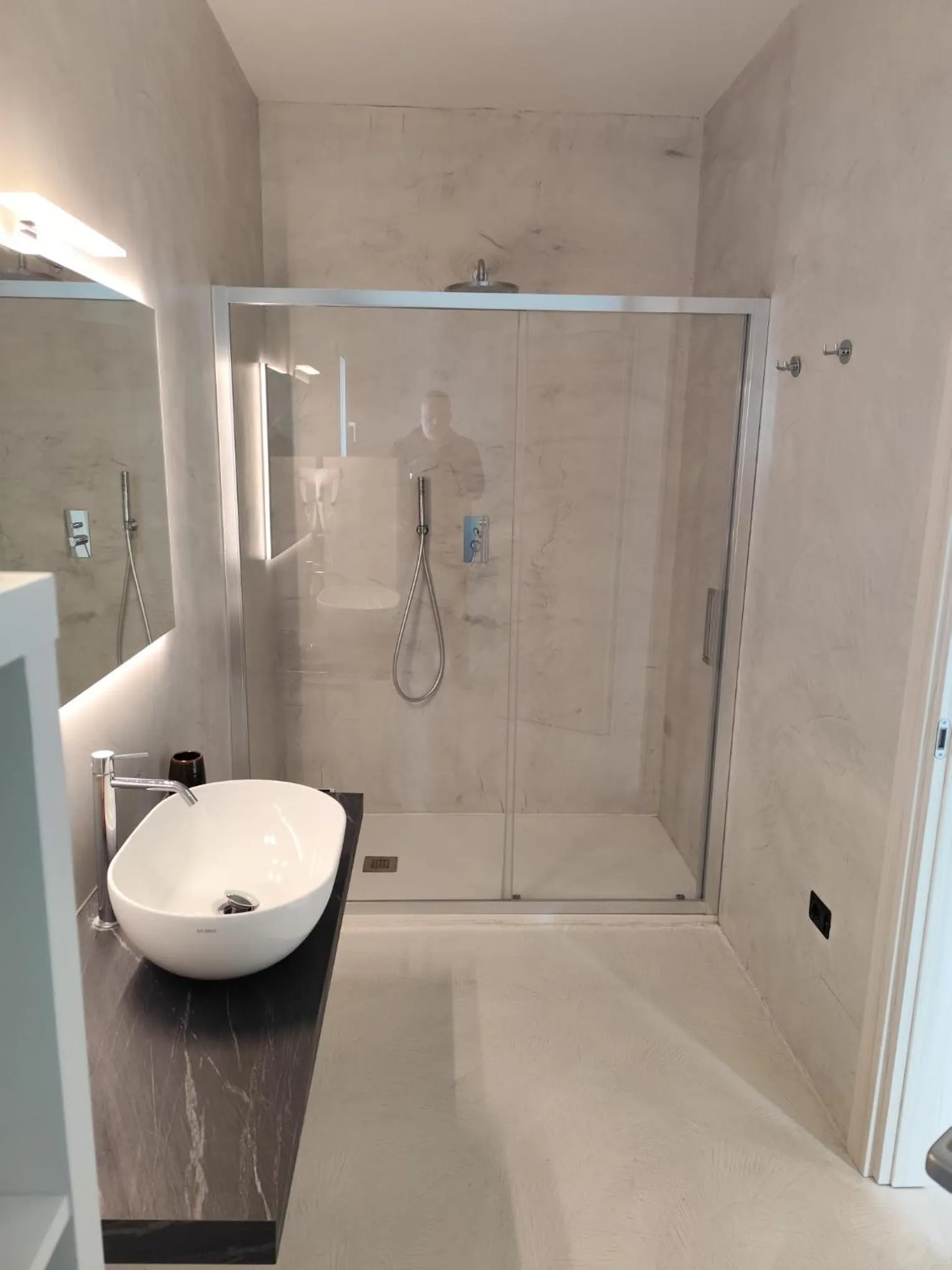 Bathroom in Gabbiano Suites