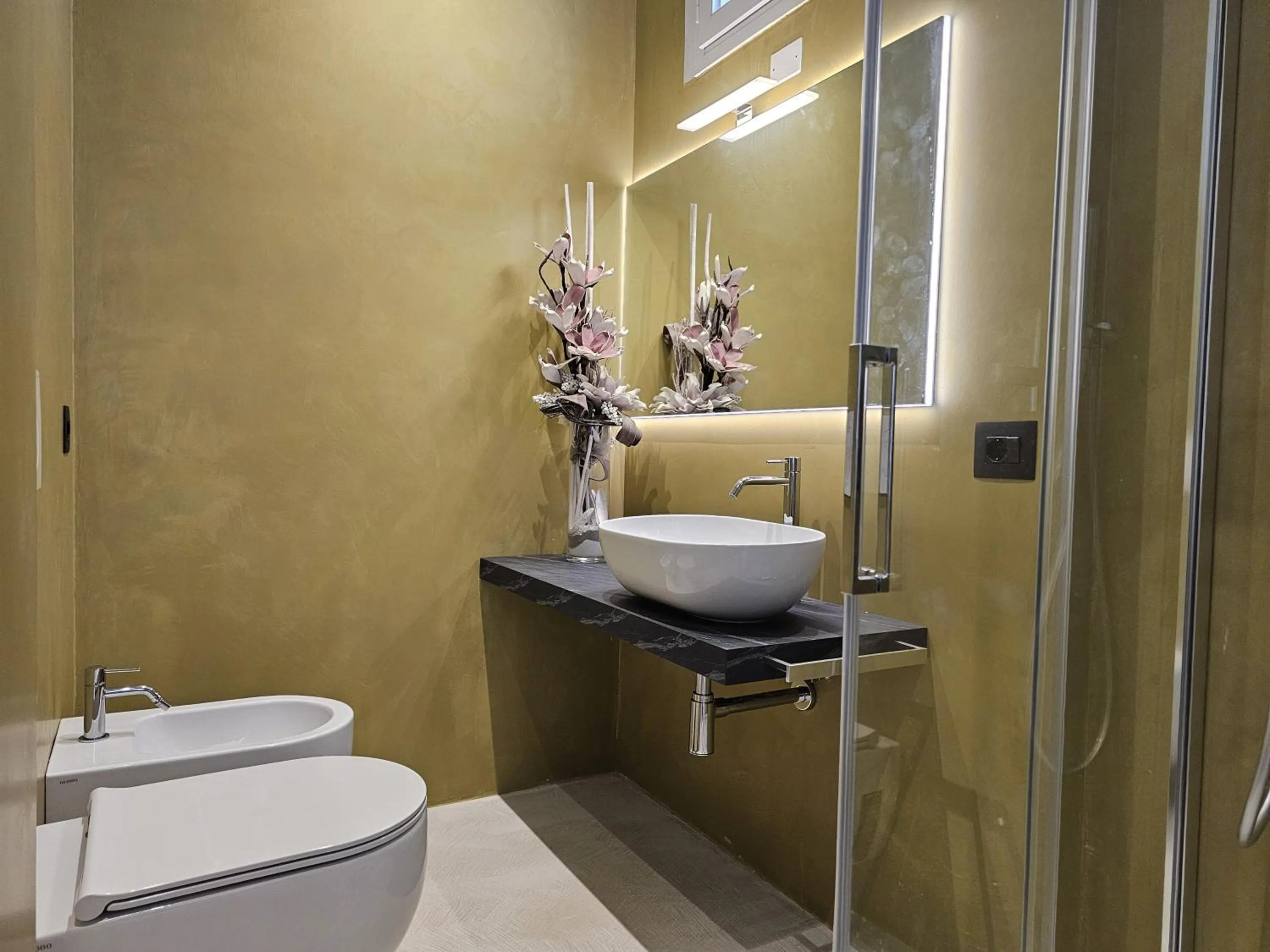 Bathroom in Gabbiano Suites