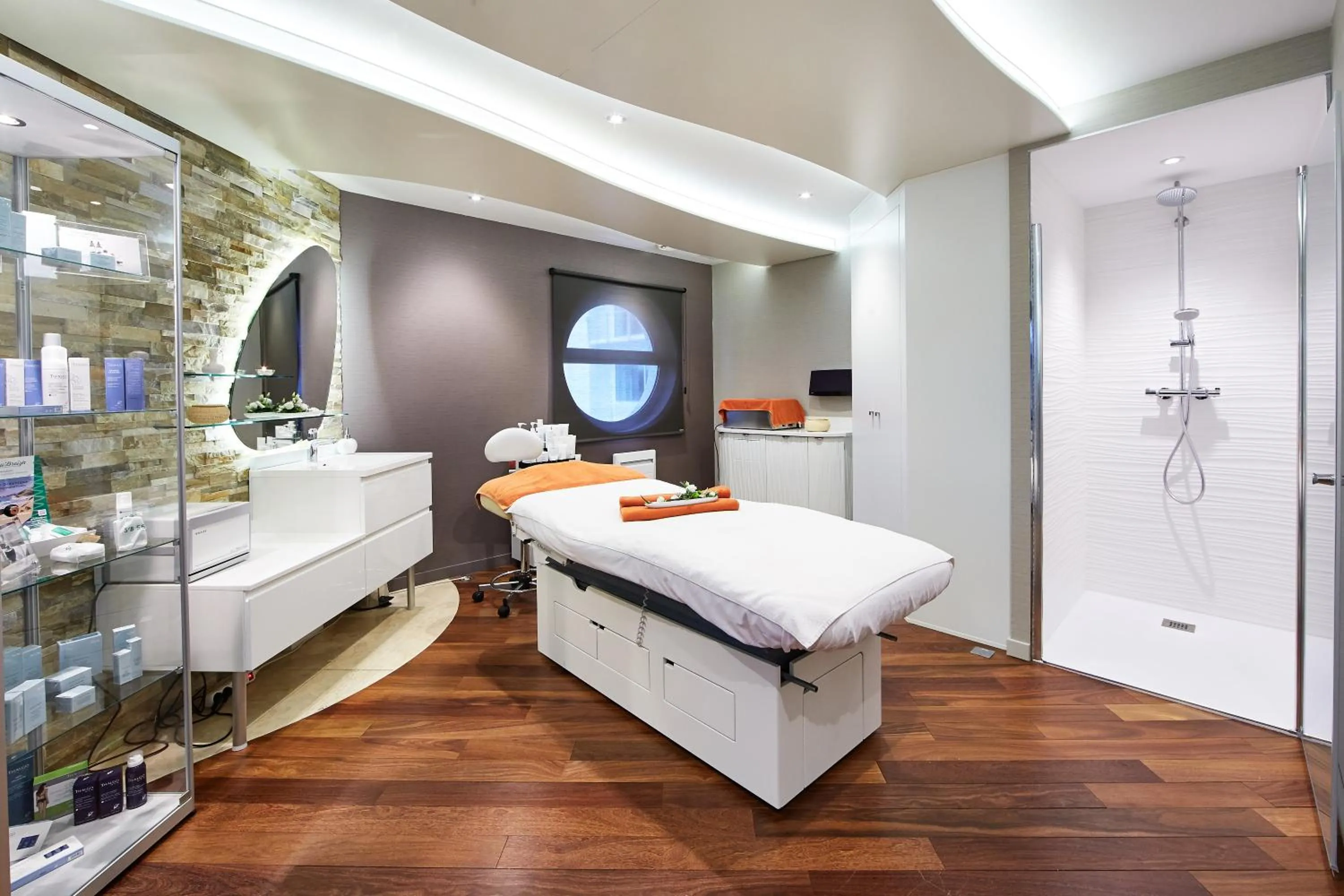 Massage, Bed in Miramar La Cigale Hotel Thalasso & Spa