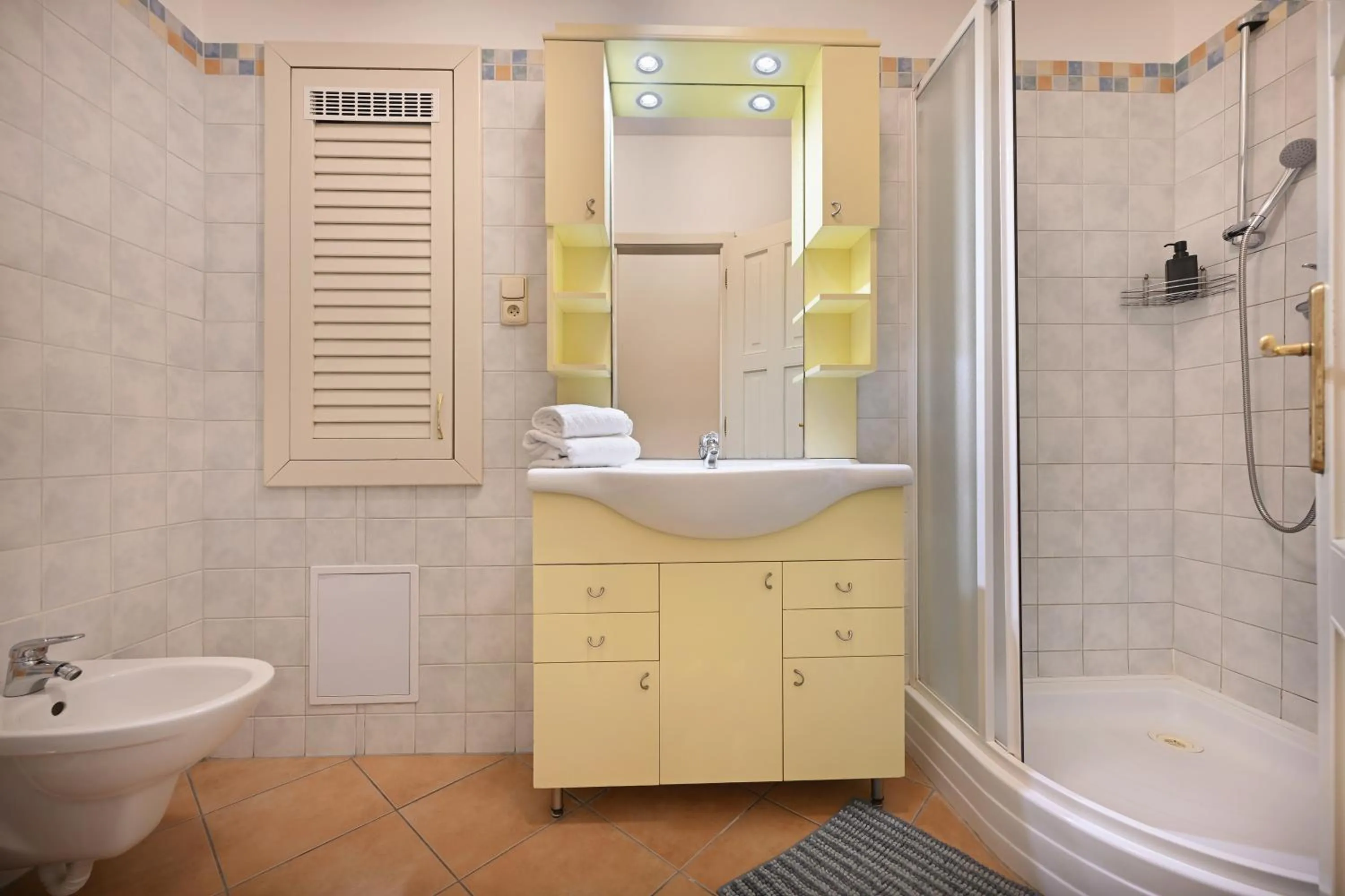 Shower in White Swan Boutique Apartments