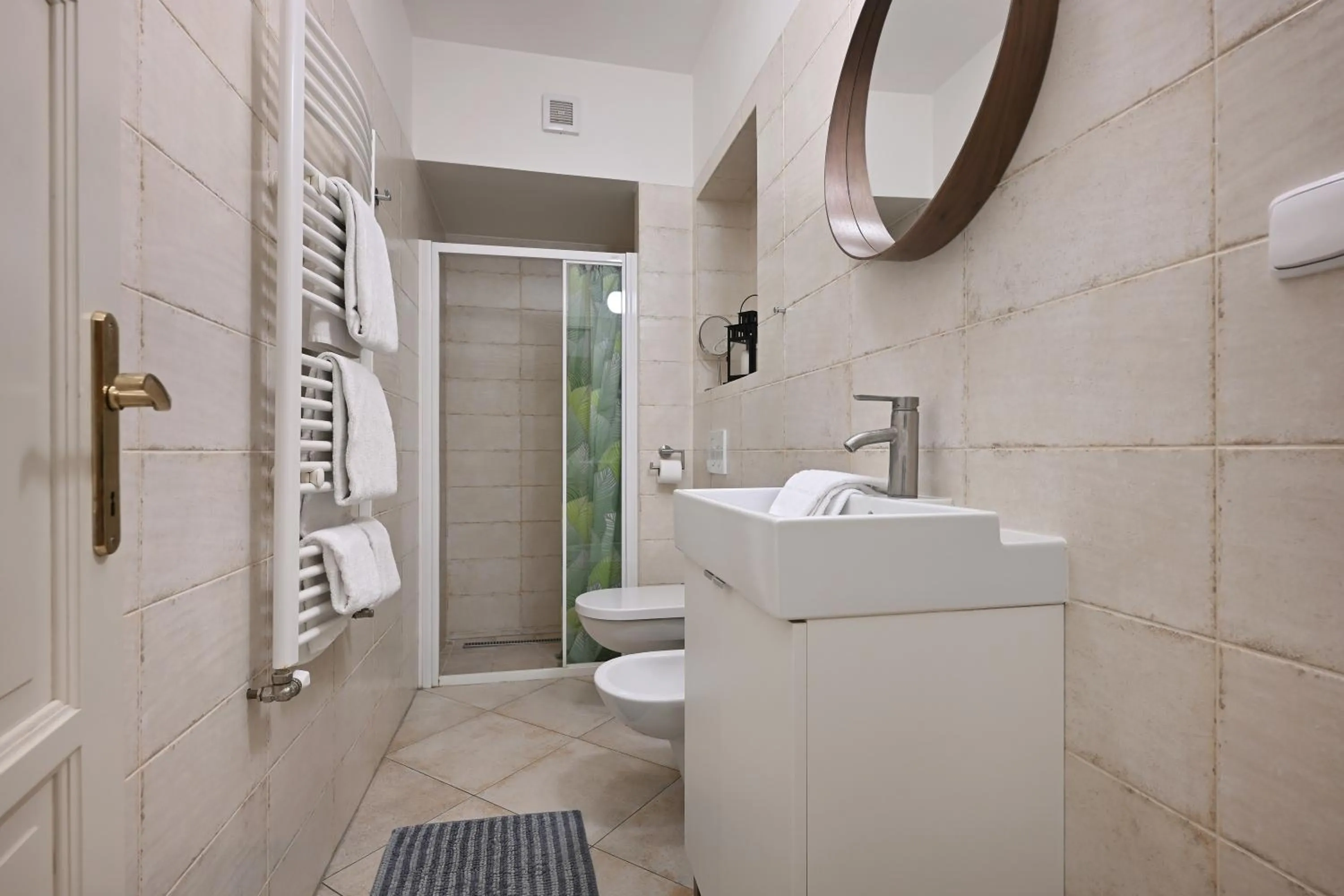 Shower in White Swan Boutique Apartments