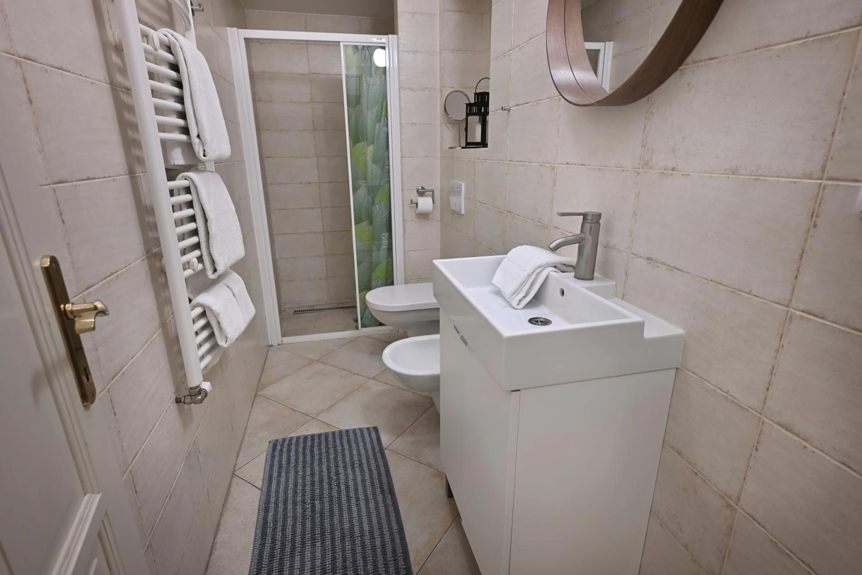 Shower in White Swan Boutique Apartments