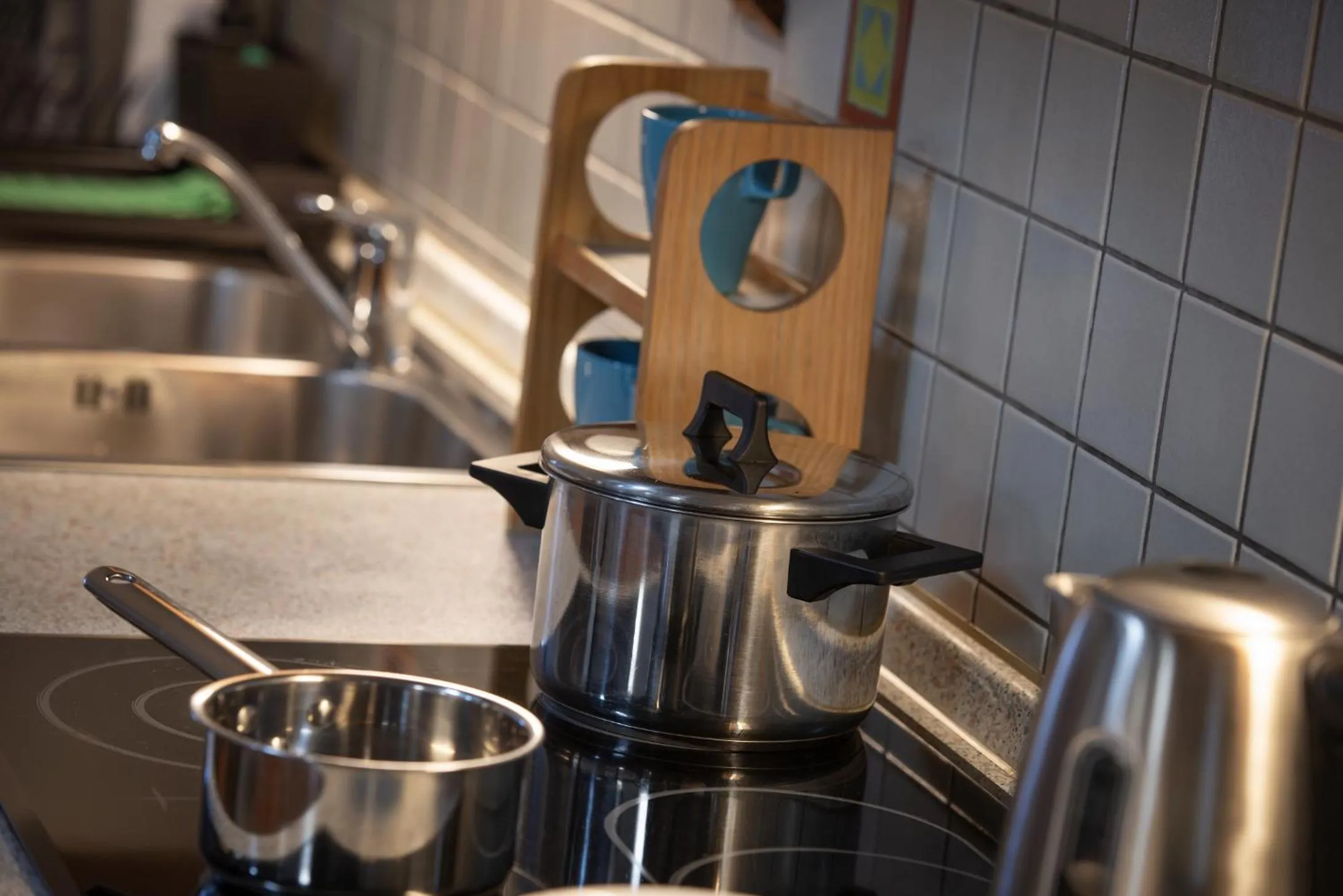 Kitchen or kitchenette in White Swan Boutique Apartments