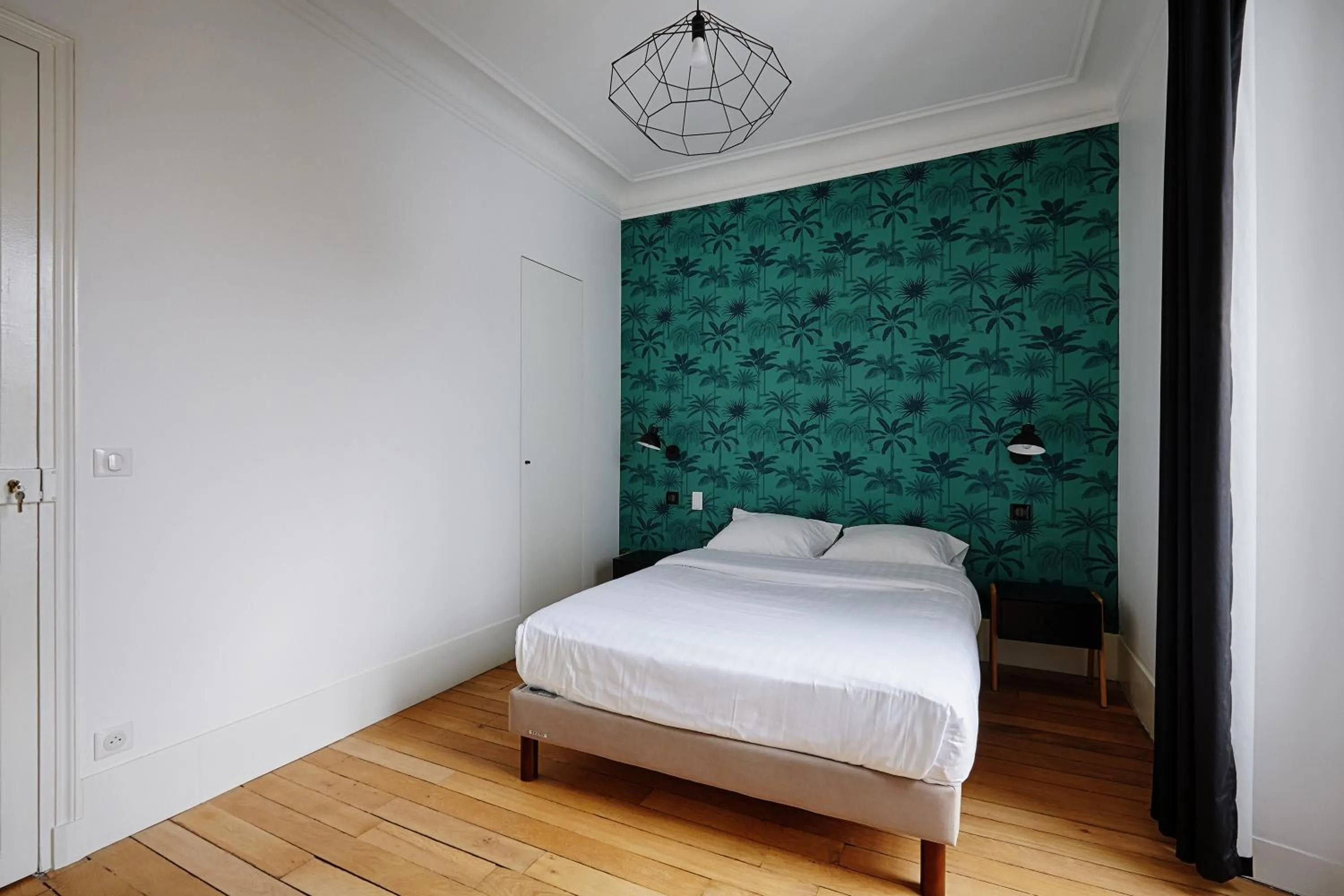 Bedroom, Bed in Veeve - Emerald Exuberance