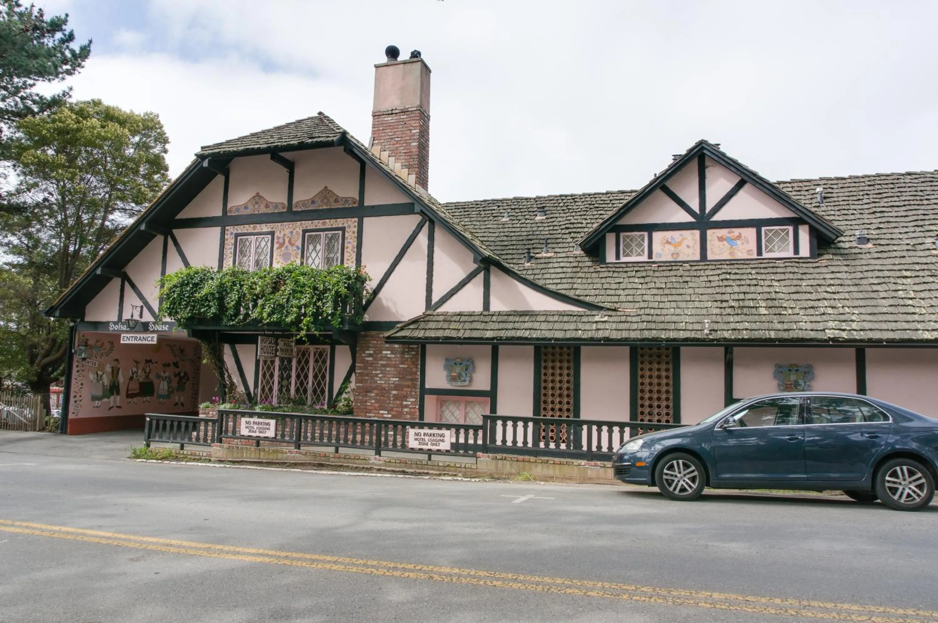 Facade/entrance in Hofsas House Hotel